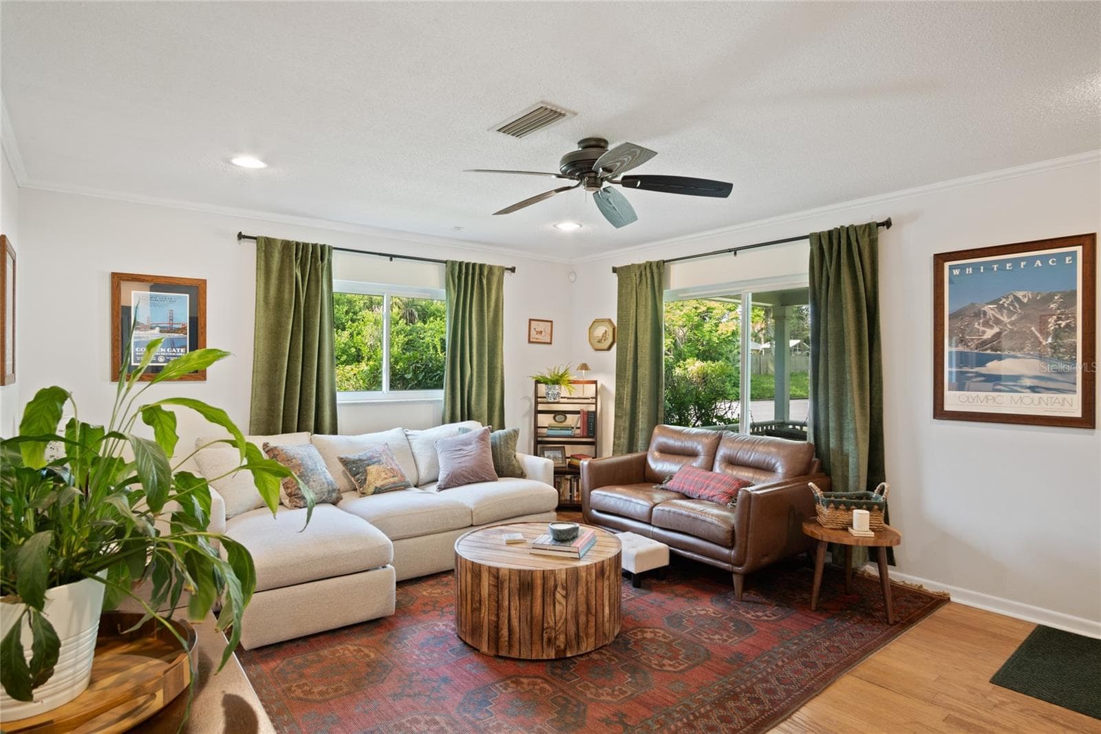 A wonderfully lit room perfect for relaxing or enjoying company. - 501 MERIDALE AVE, ORLANDO