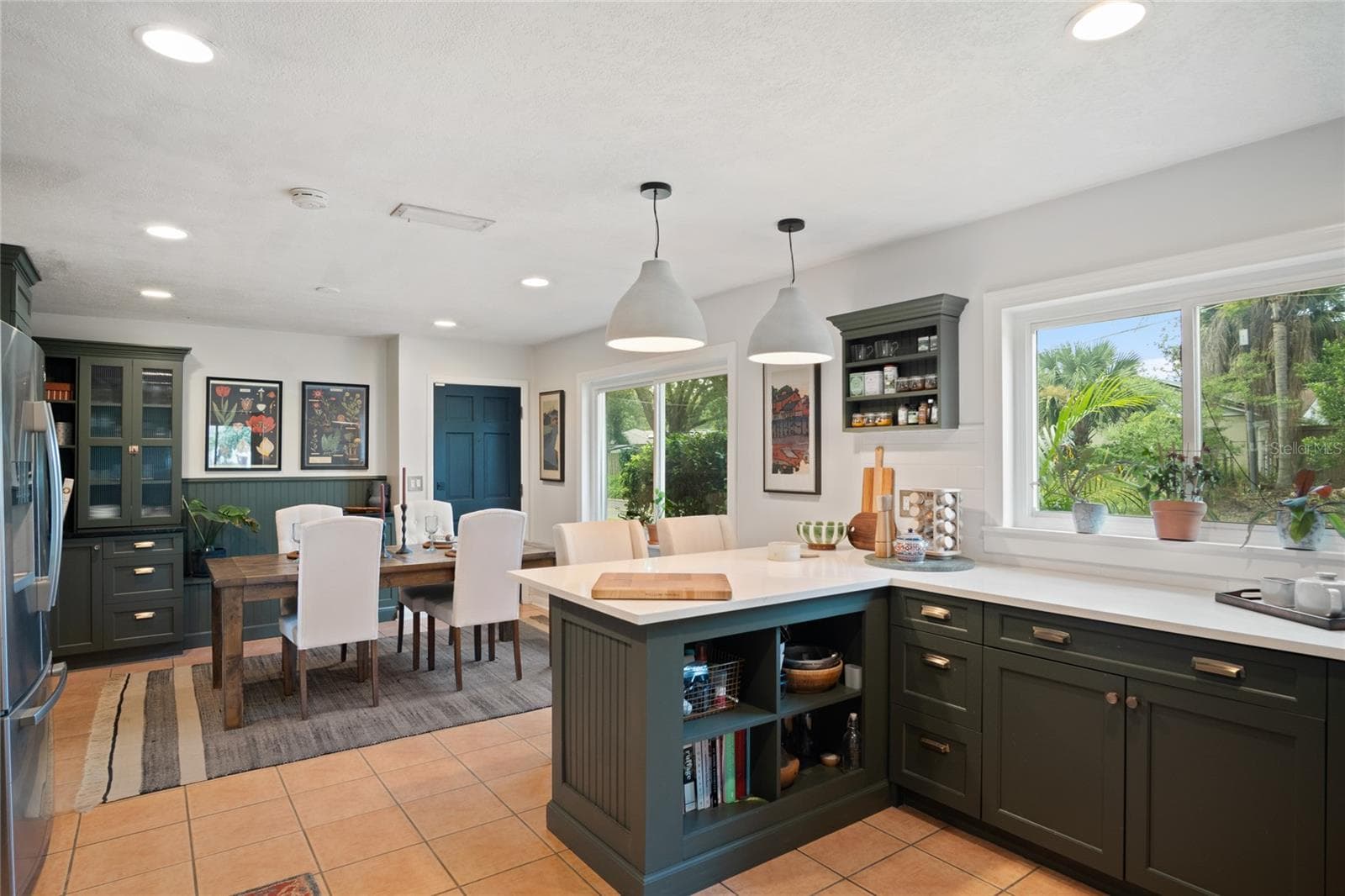 This is a kitchen that is a rare find in the Colonialtown area. - 501 MERIDALE AVE, ORLANDO