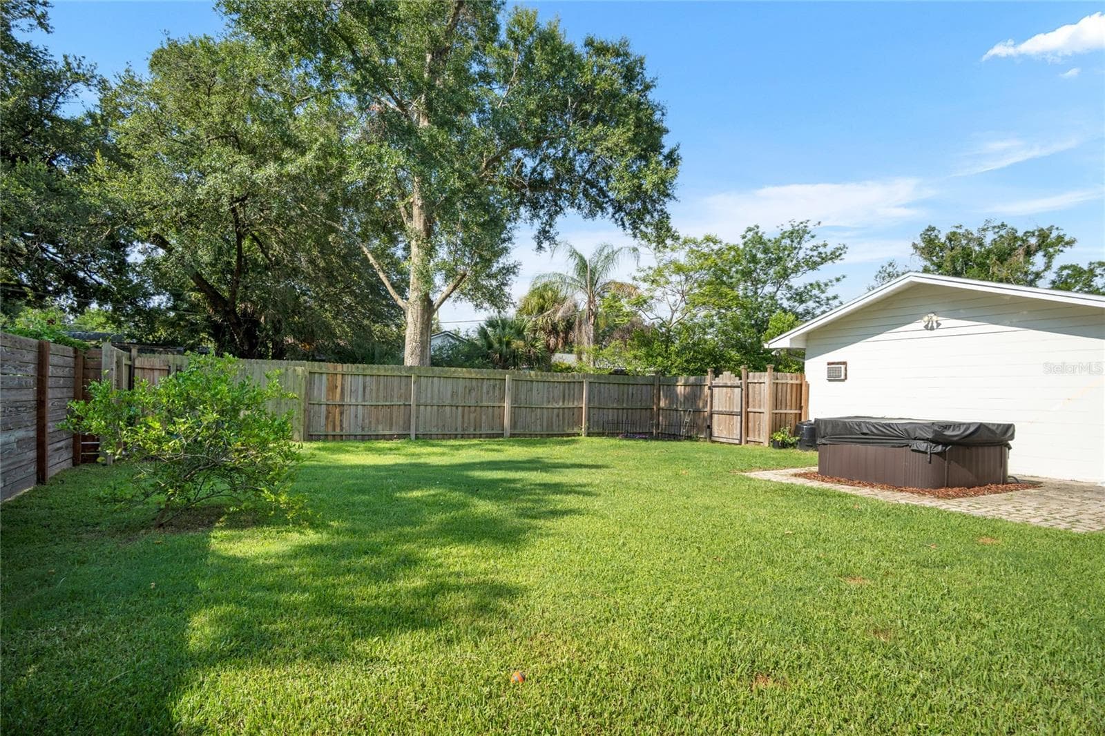 The back yard has plenty of room for fur babies running and playing, a playground for little ones, or a pool for everyone loving the Florida sunshine. - 501 MERIDALE AVE, ORLANDO