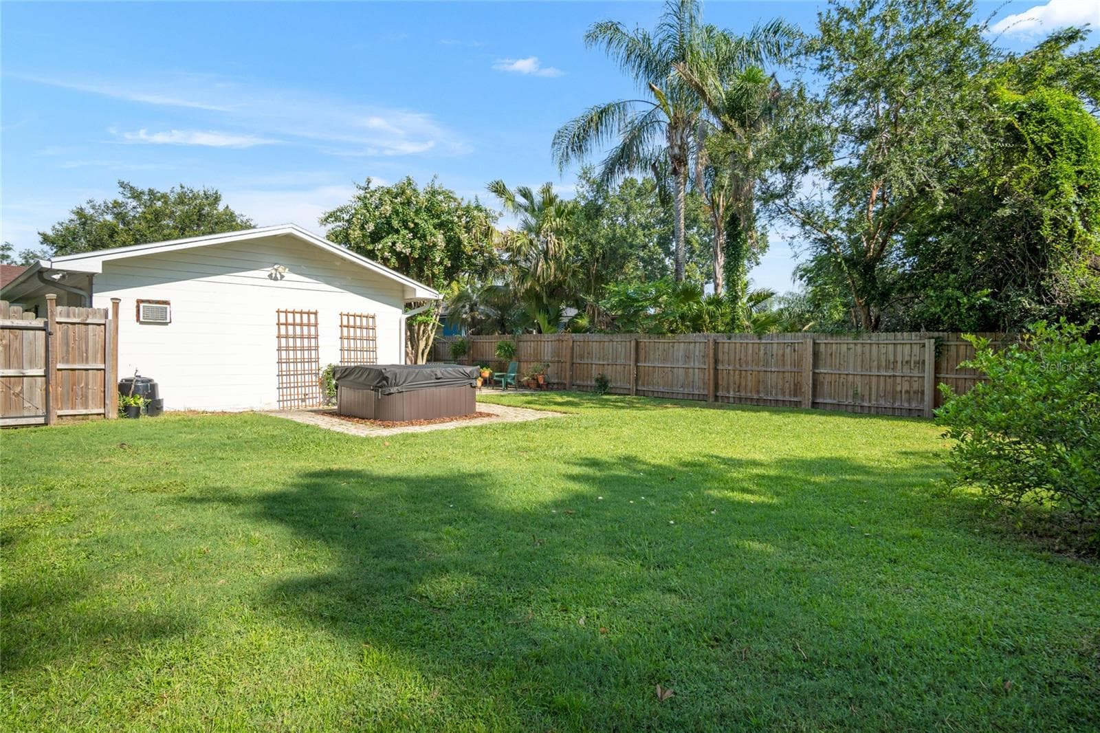 The hot tub does convey with the home. - 501 MERIDALE AVE, ORLANDO