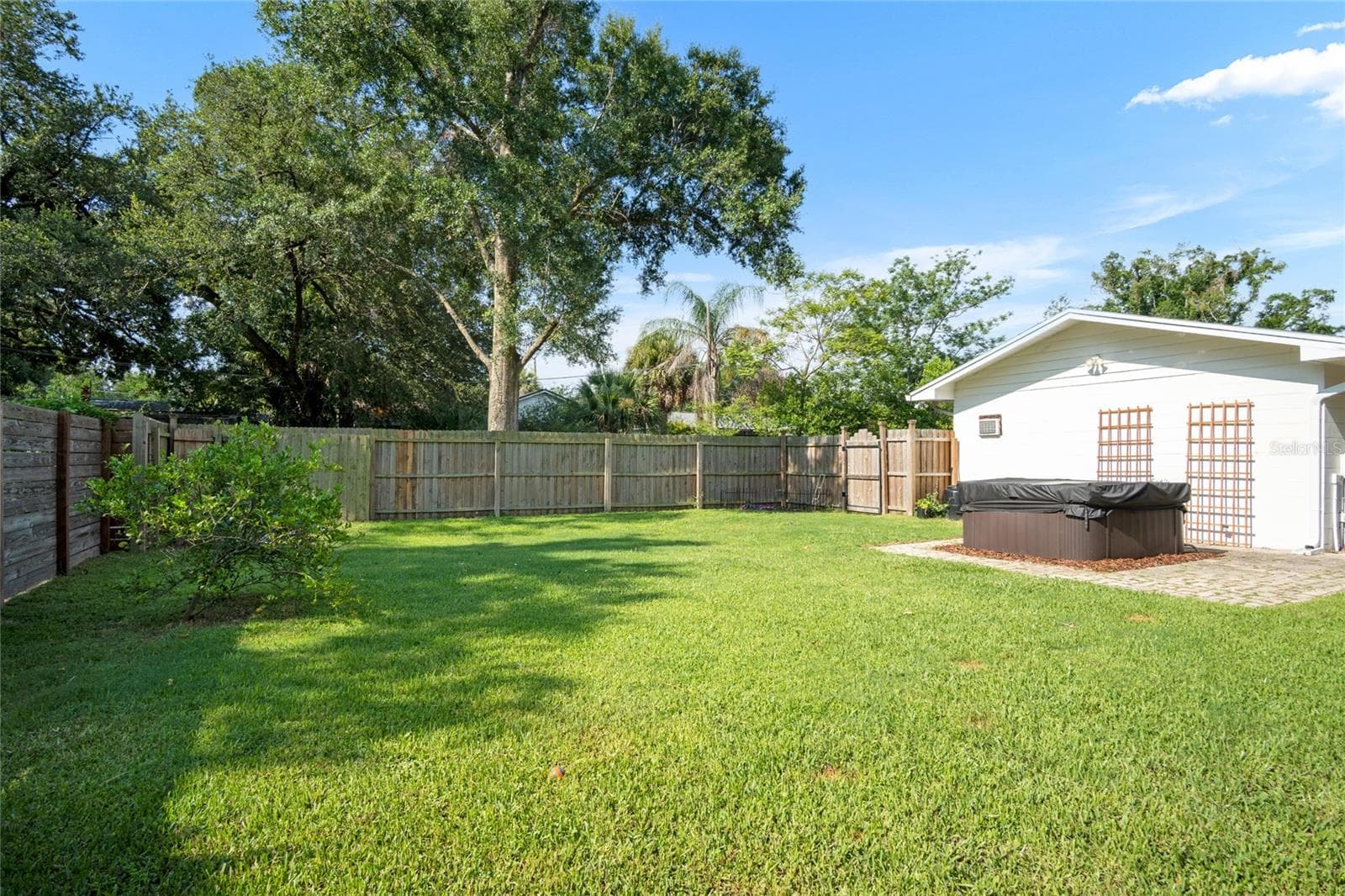 Looking out to the south, which is located off of Amelia. - 501 MERIDALE AVE, ORLANDO
