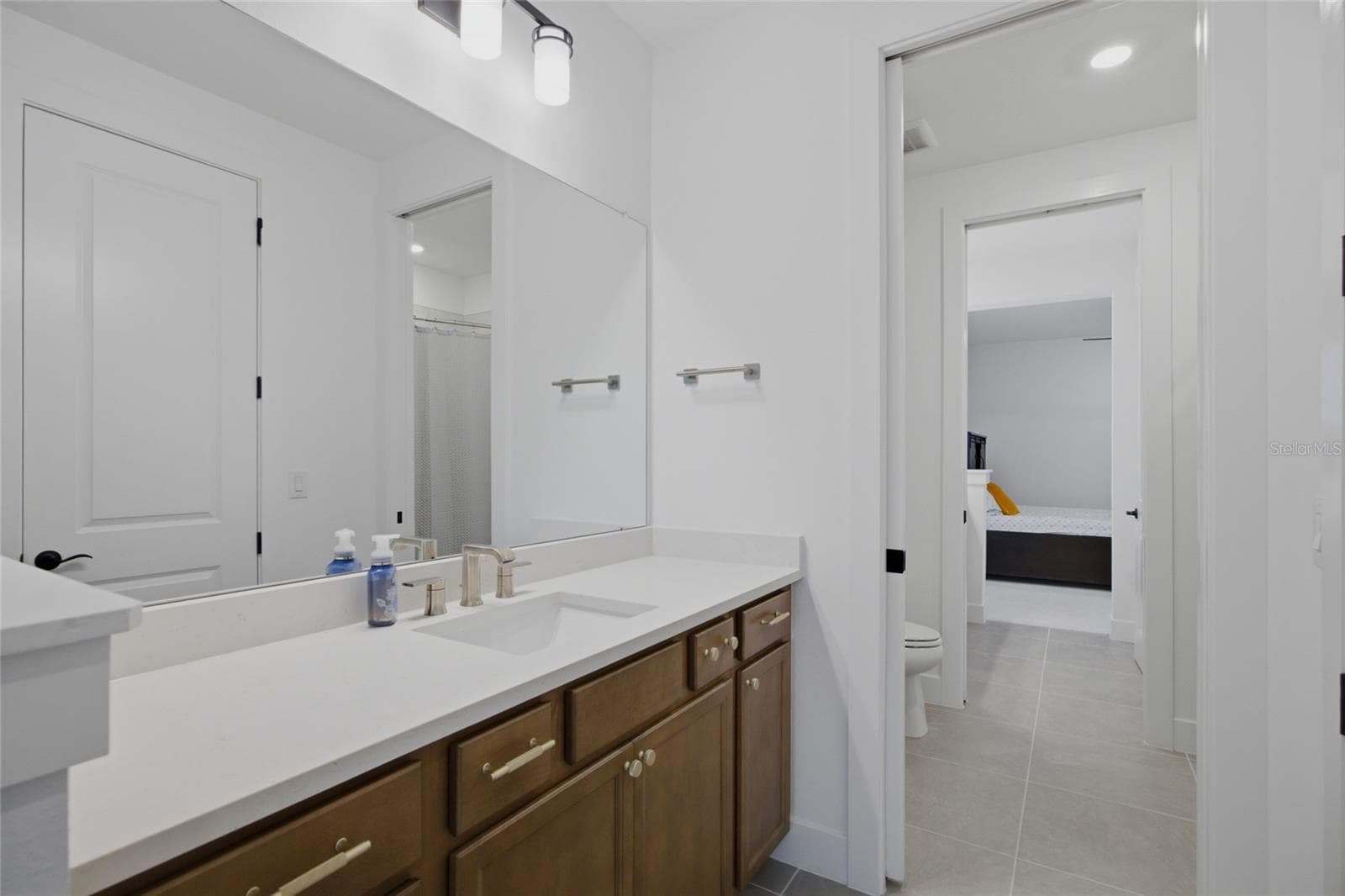 Jack & Jill Bathroom 1 (Separate Vanities) - 1515 VALIER PT, ZEPHYRHILLS