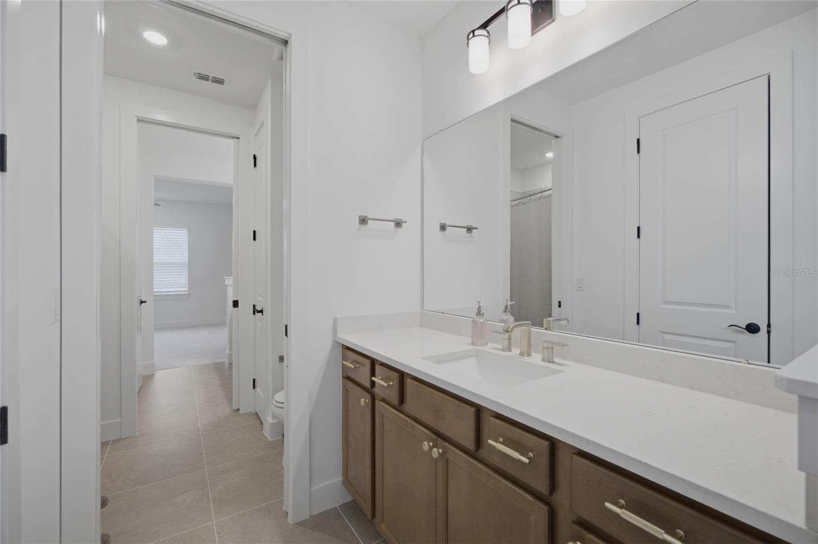 Jack & Jill Bathroom 2 (Separate Vanities) - 1515 VALIER PT, ZEPHYRHILLS