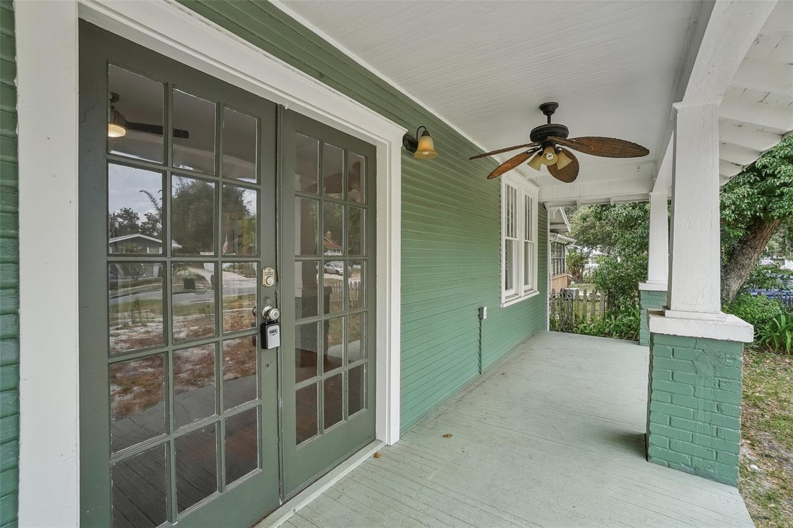 Front Door Porch View - 1533 E ELM RD, LAKELAND