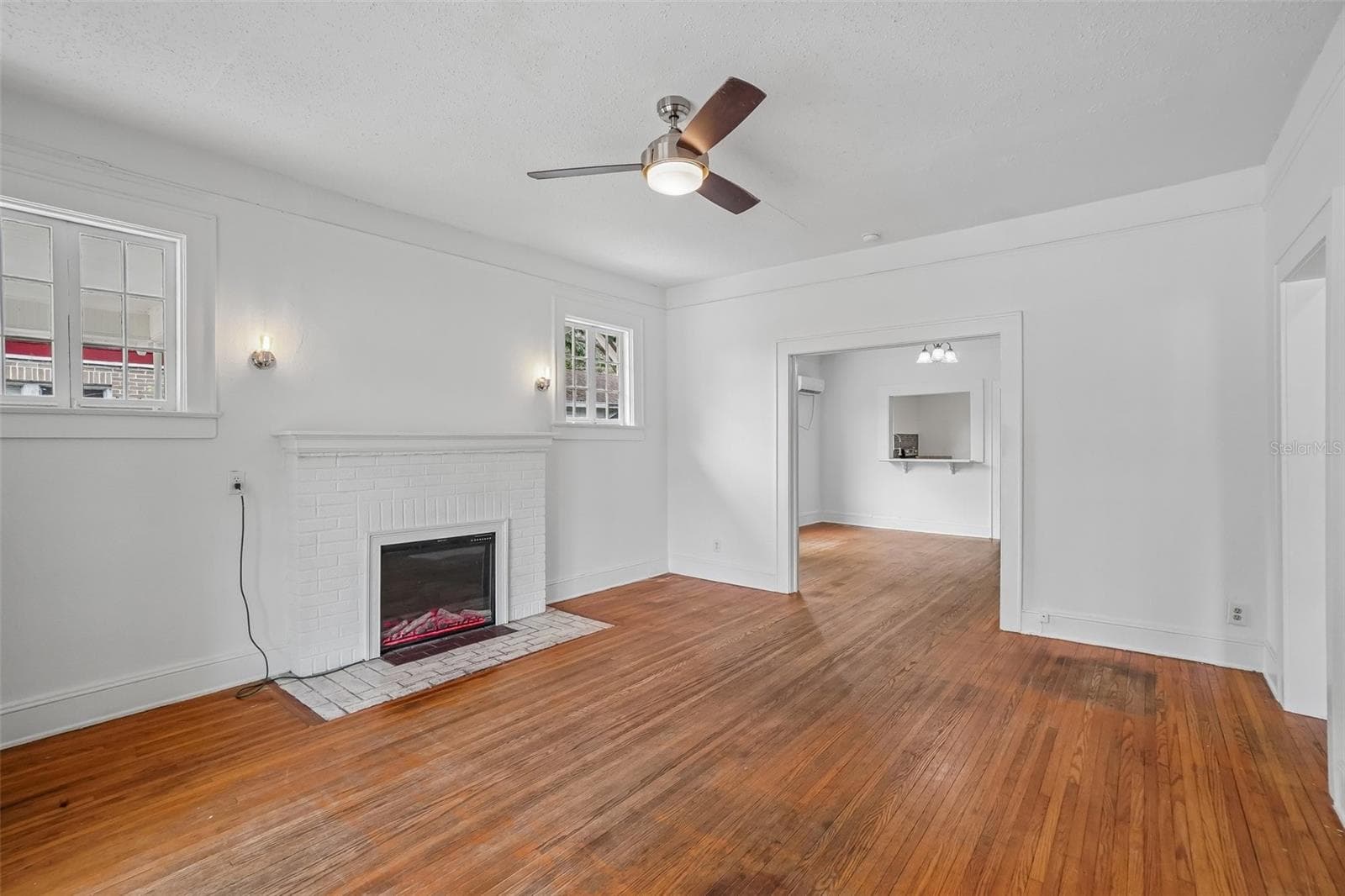 Living Room - Fireplace/Dining Room View - 1533 E ELM RD, LAKELAND