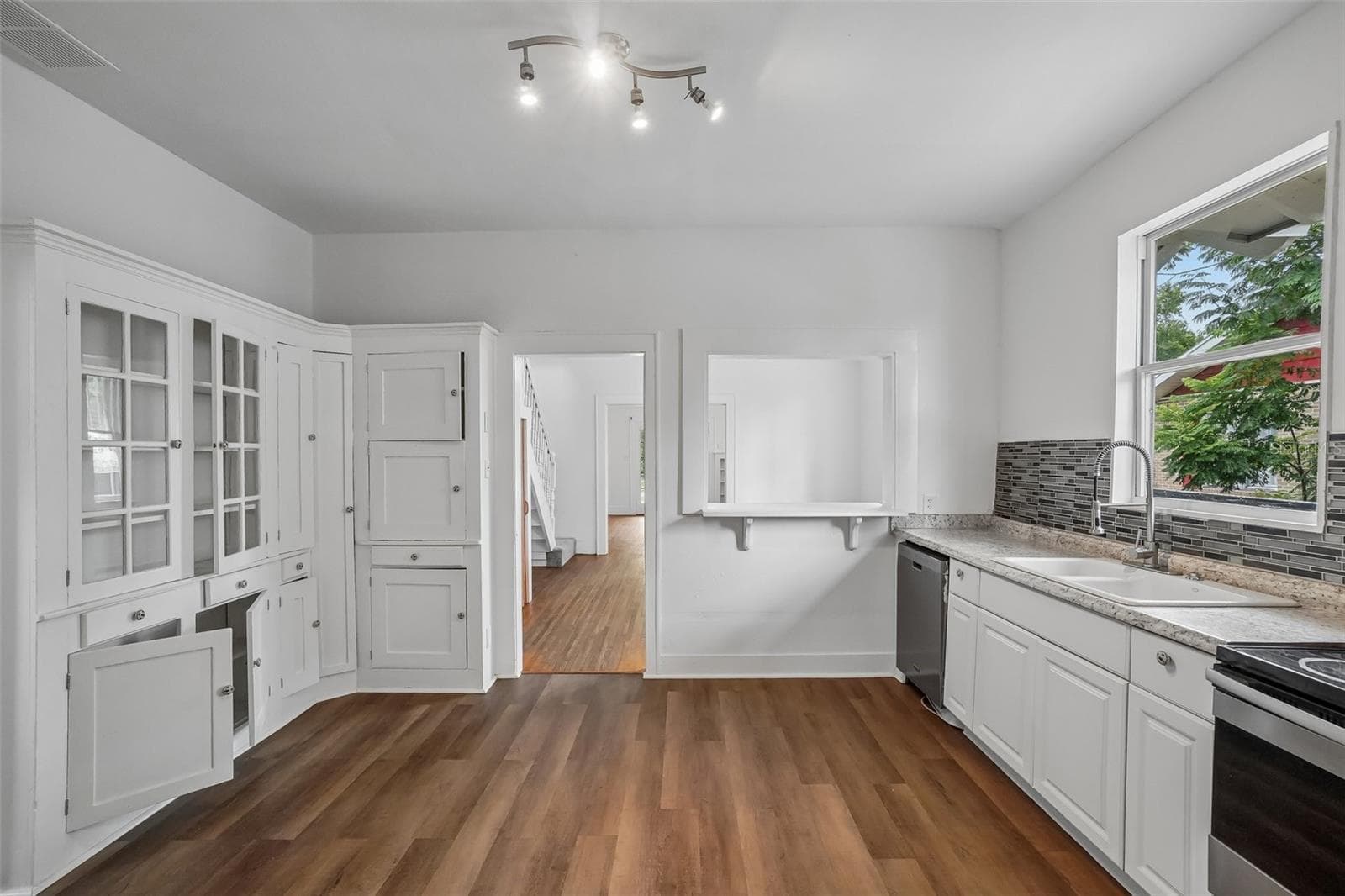 Kitchen - View to Dining Room - 1533 E ELM RD, LAKELAND
