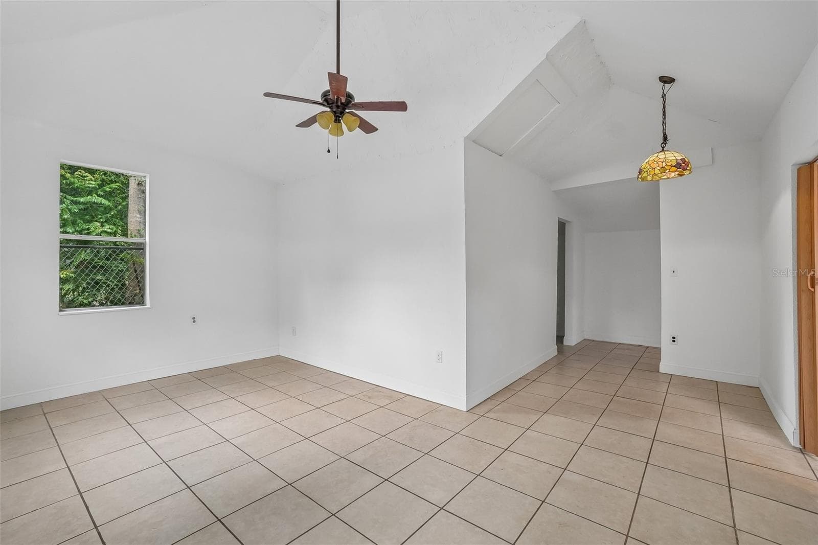 Guest House - View to Bedroom and Kitchenette - 1533 E ELM RD, LAKELAND