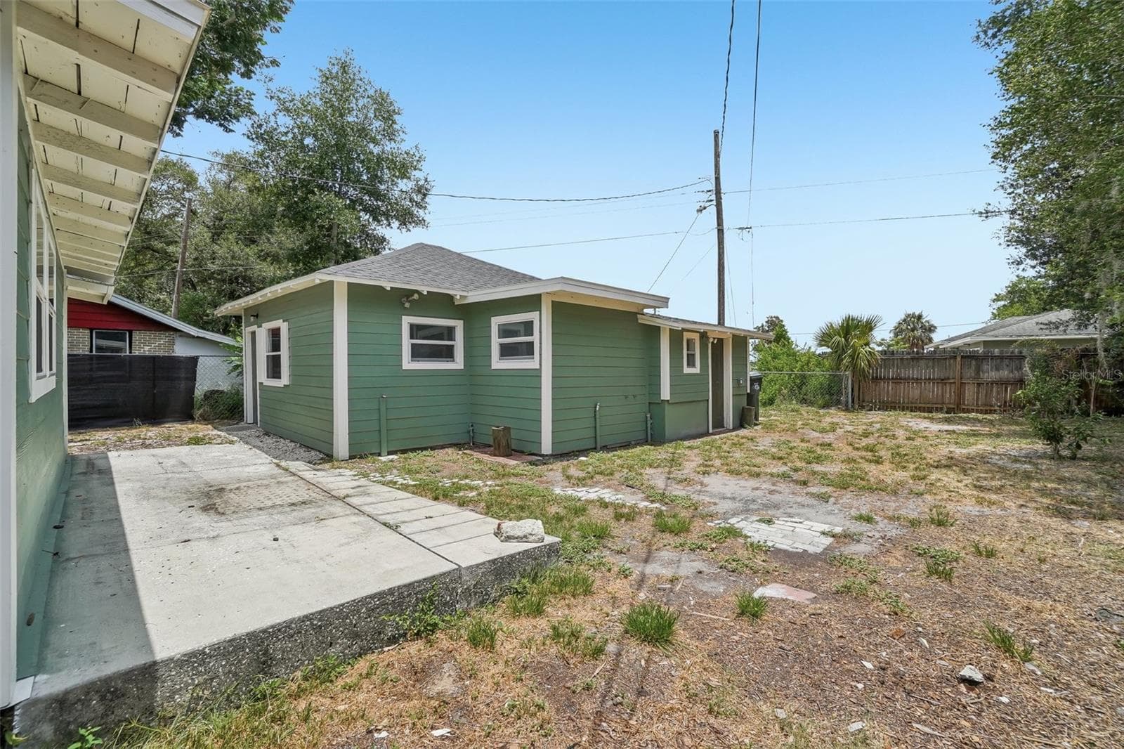 Side View of Rear Porch - 1533 E ELM RD, LAKELAND
