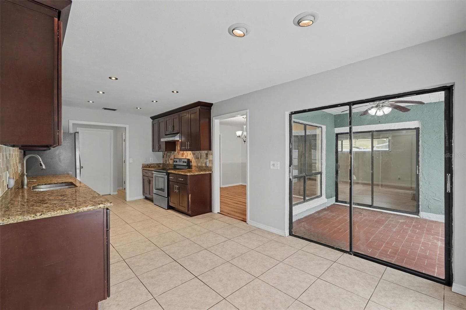 Single Family Residence at 10906 AUTUMN OAK PL, TAMPA, photo 14 of 38