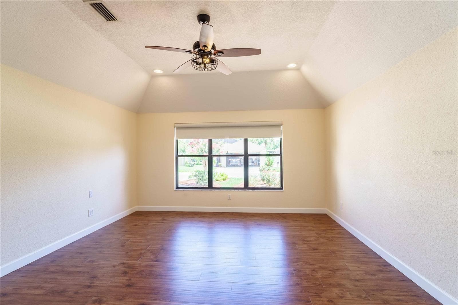 Lots of natural light in great room - 4418 NE 4TH ST, OCALA