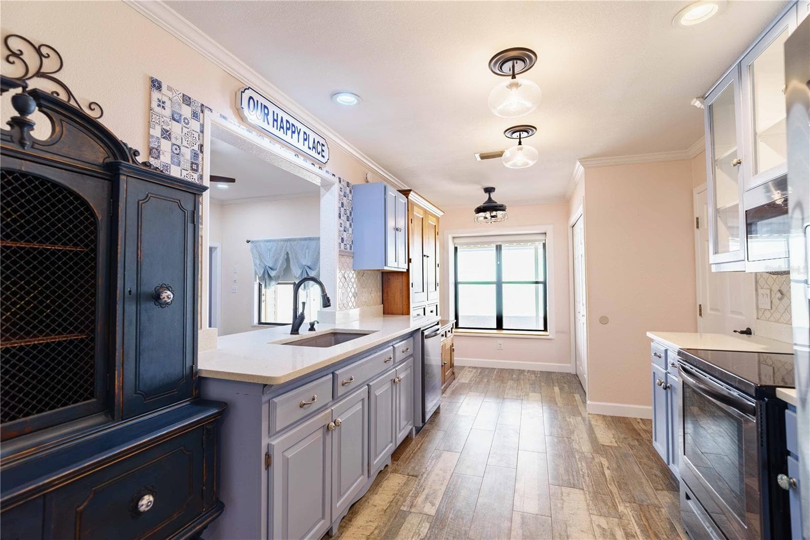 Beautiful kitchen with lots of counter space - 4418 NE 4TH ST, OCALA