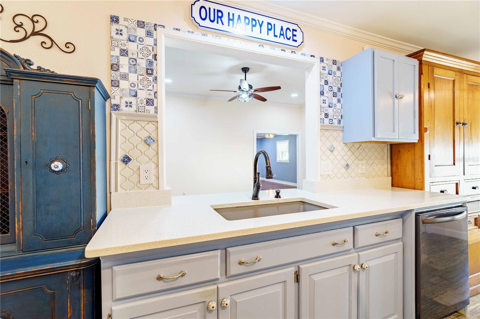 Quartz countertops - 4418 NE 4TH ST, OCALA