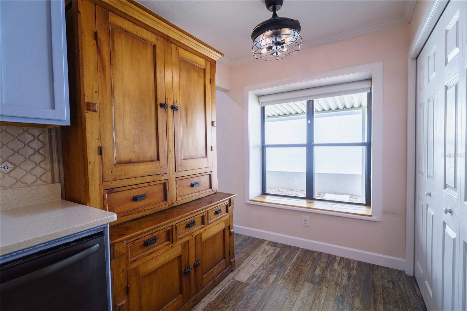 Window seat in kitchen - 4418 NE 4TH ST, OCALA