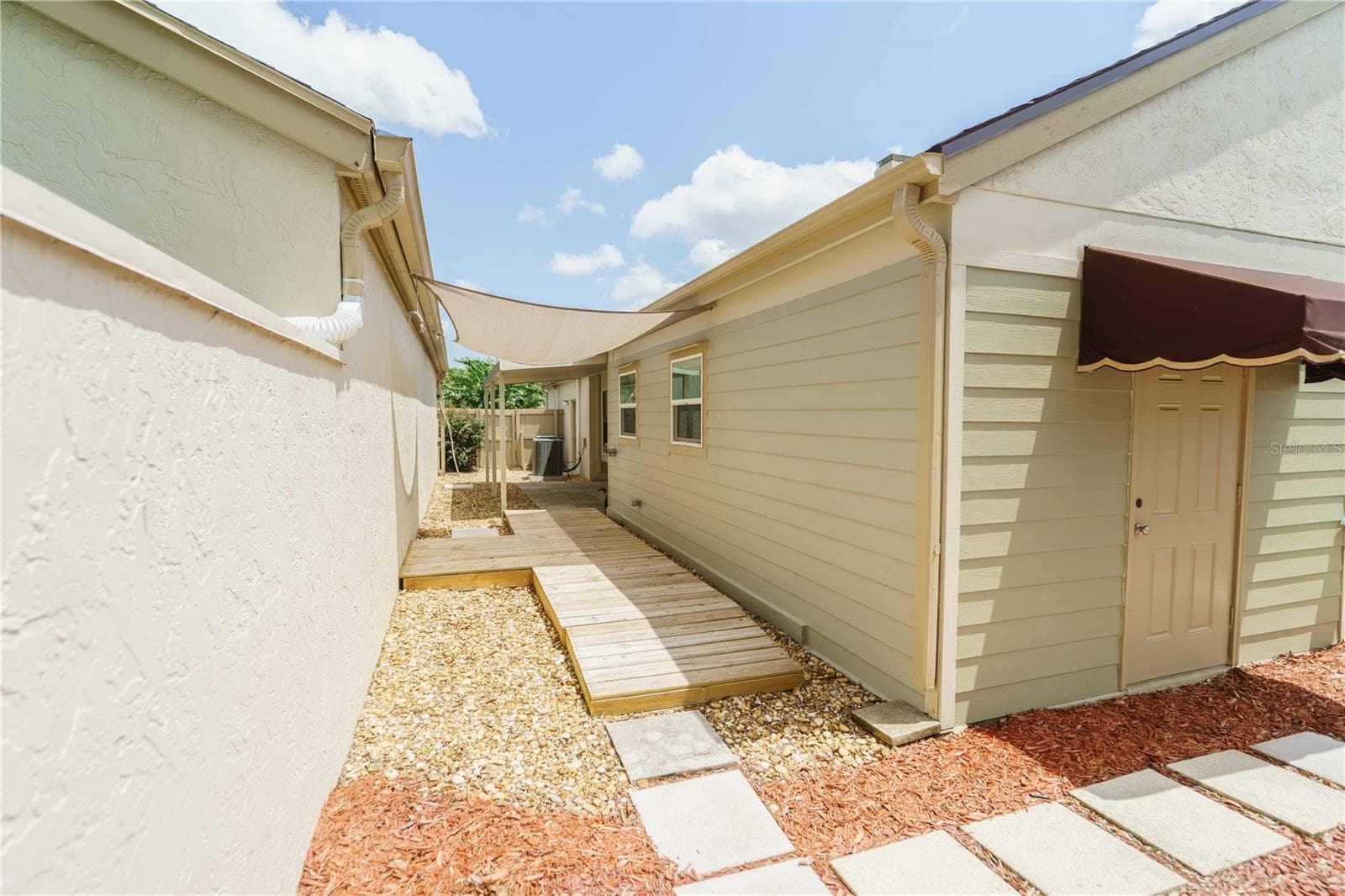 Backyard--very private - 4418 NE 4TH ST, OCALA