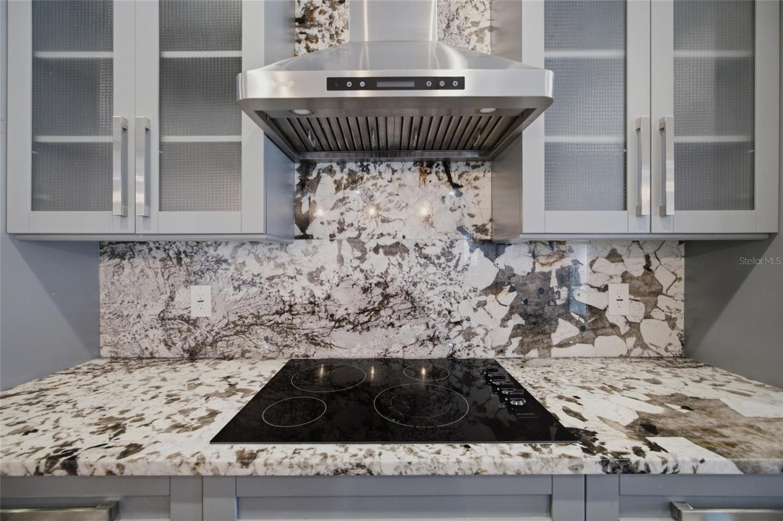 Top Range and Hood - 1707 E EMMA ST, TAMPA