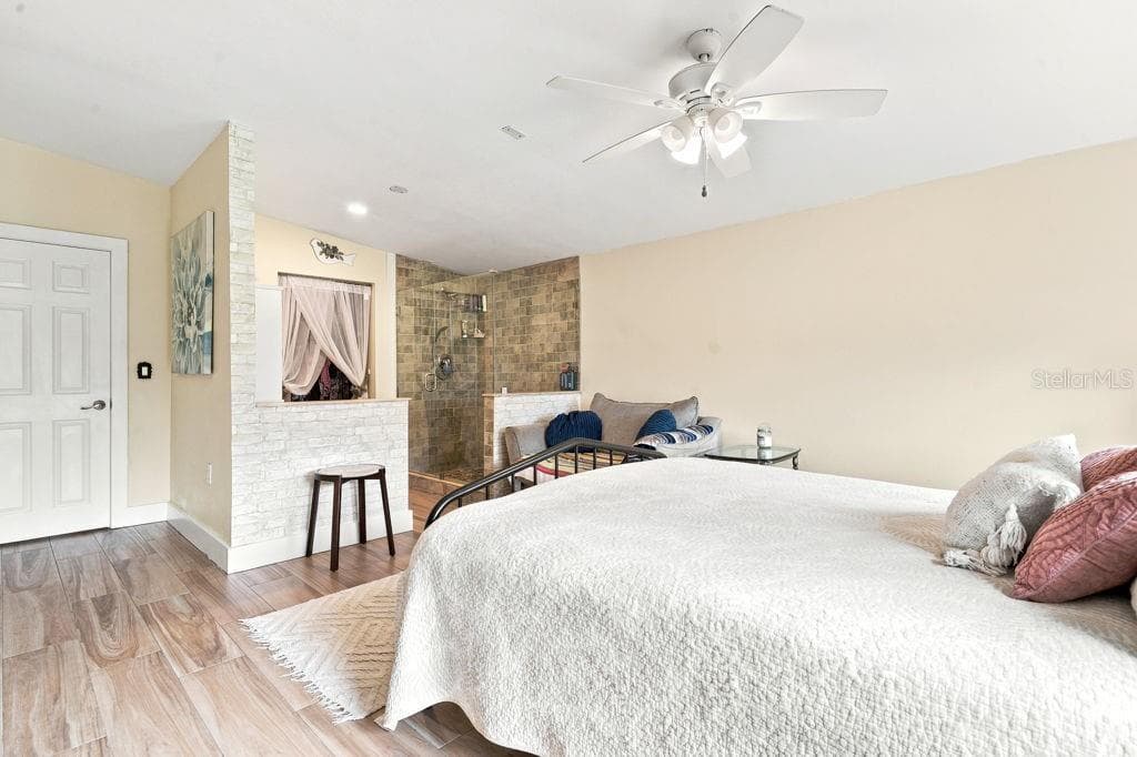 Bedroom 2 w/ensuite full bath - 220 BRANDY CT, DELTONA