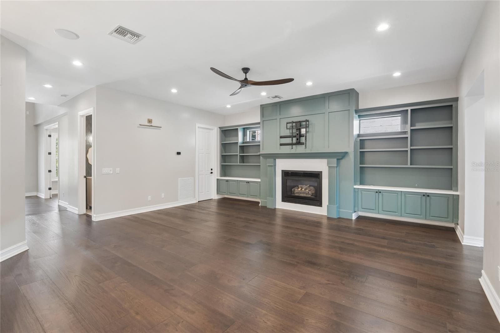 Virtually Staged - 5105 W NEPTUNE WAY, TAMPA