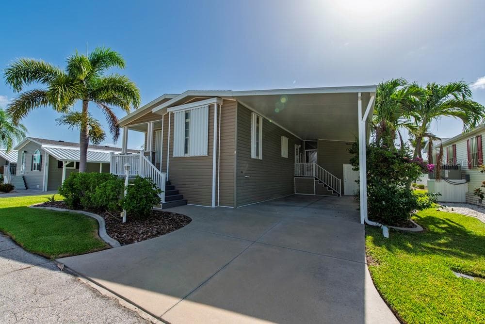 Front - 31 COPENHAGEN AVE, PUNTA GORDA
