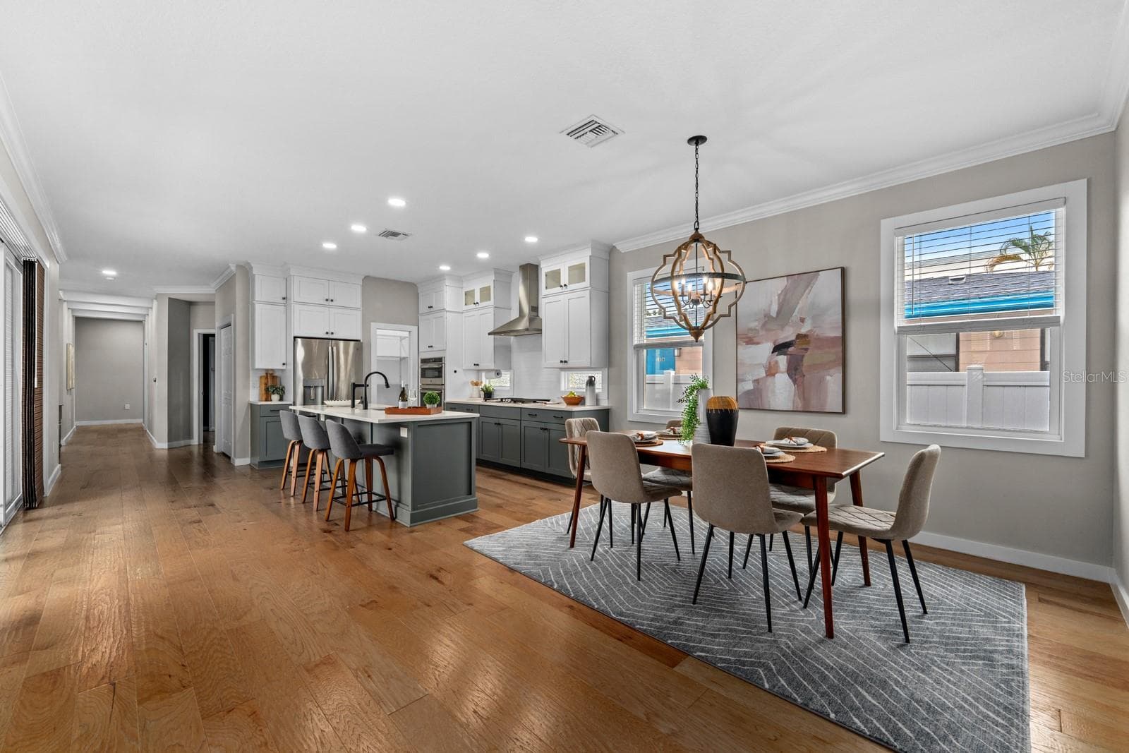 Open, comfortable and made for gathering - 1028 5TH ST N, ST PETERSBURG