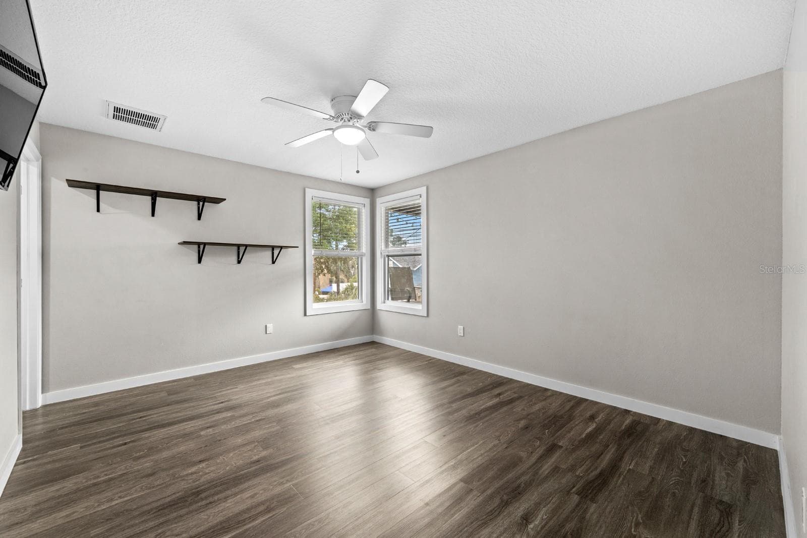 Everyday functionality, thoughtfully designed - 1028 5TH ST N, ST PETERSBURG