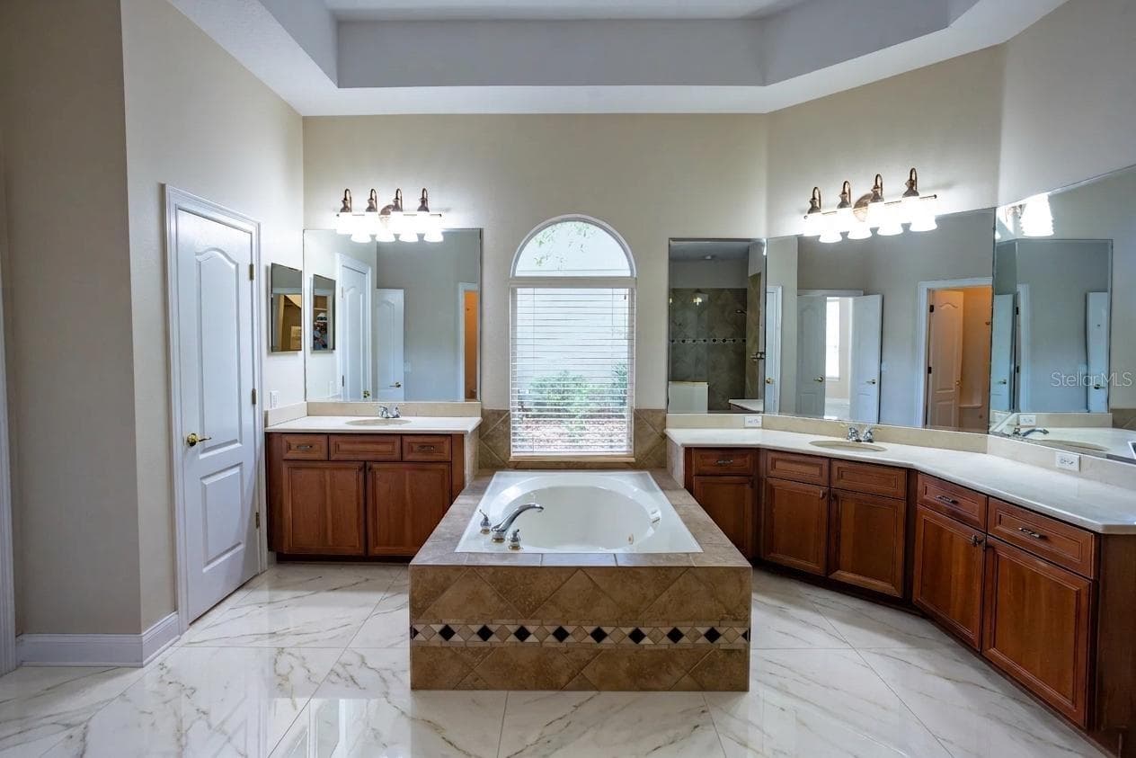 Virtual Flooring Primary Bathroom - 25609 HAWKS RUN LN, SORRENTO
