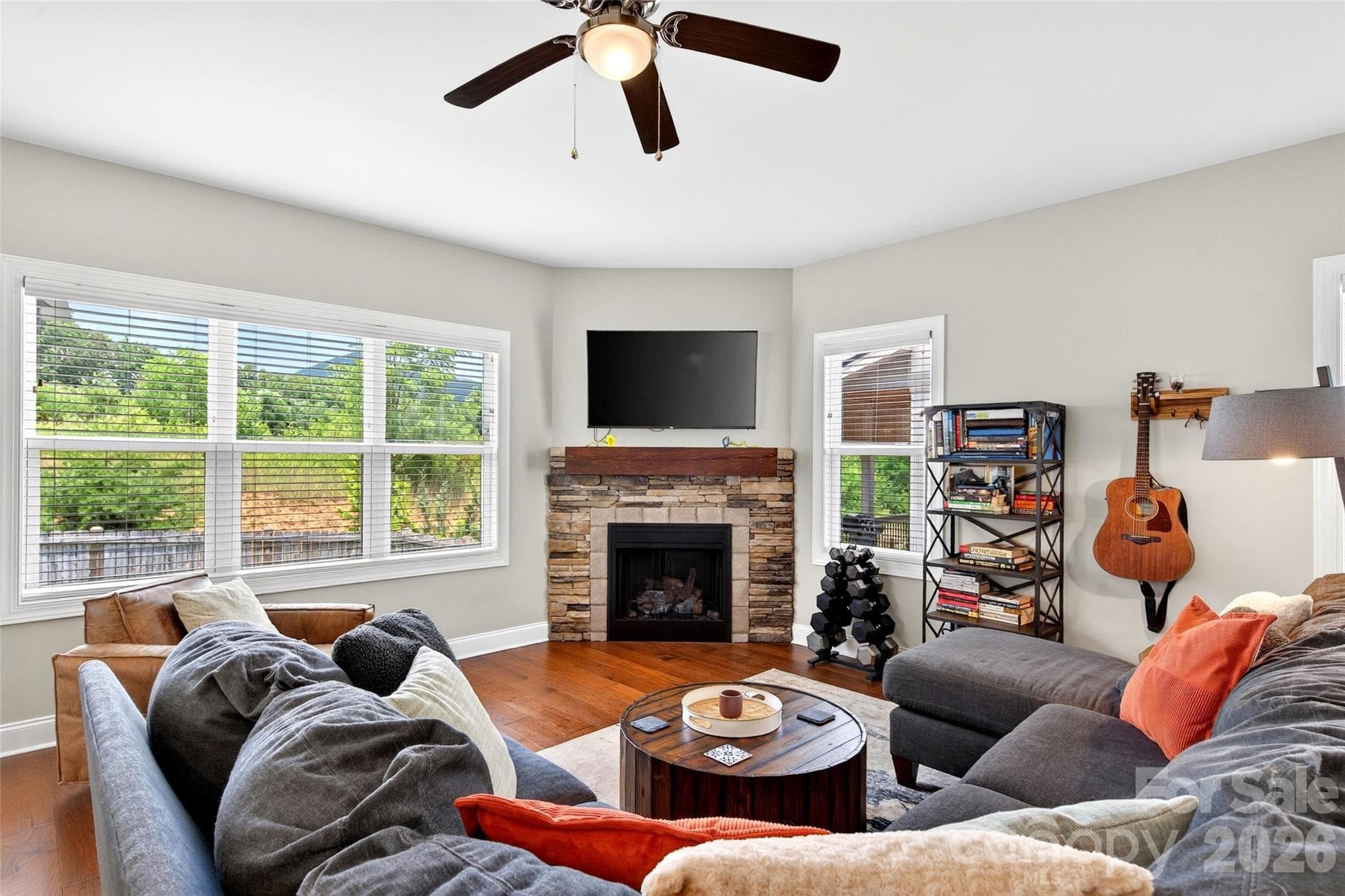 Single Family Residence at 22 Tudor Way, Black Mountain, photo 8 of 48