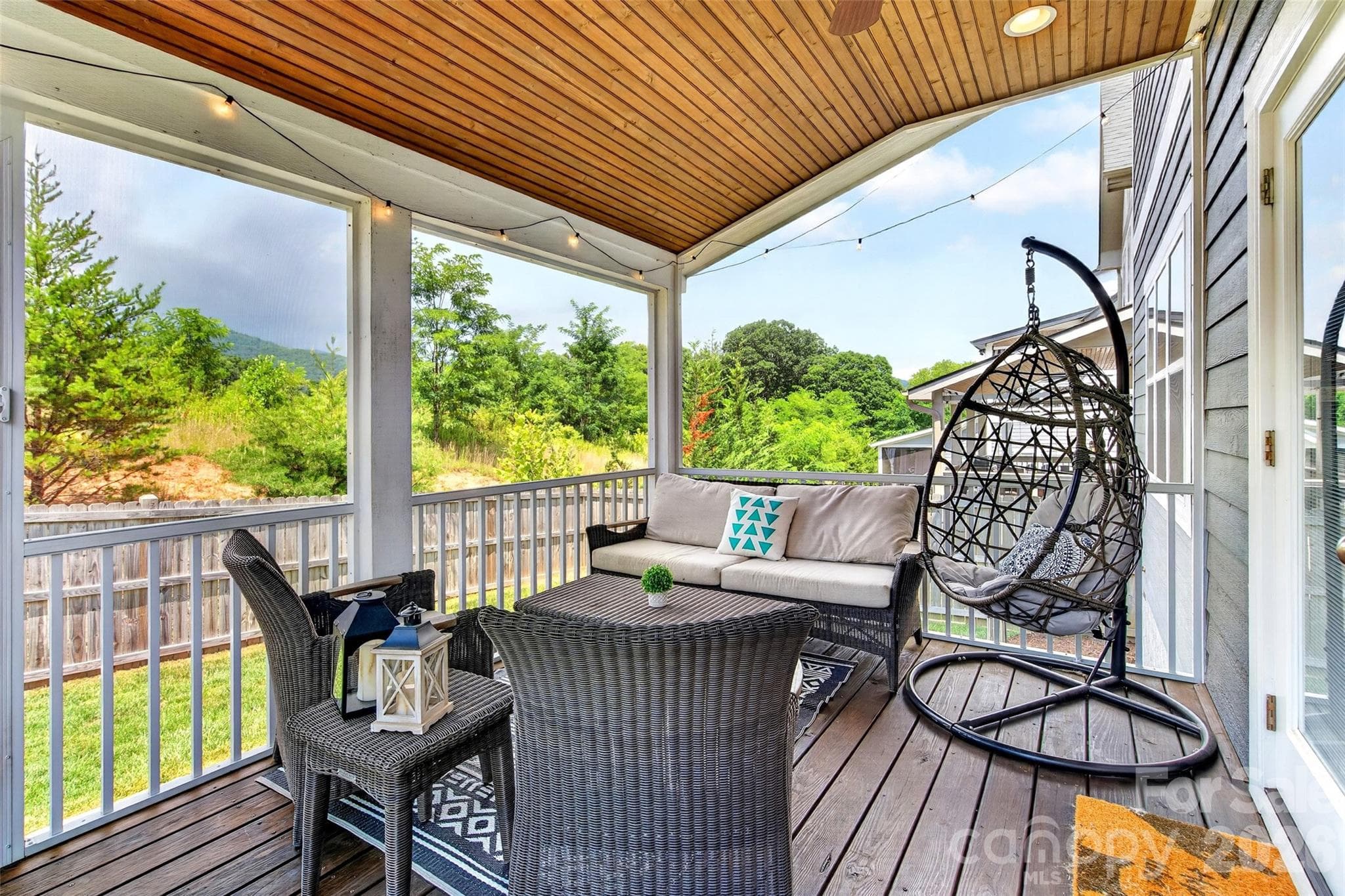 Single Family Residence at 22 Tudor Way, Black Mountain, photo 20 of 48