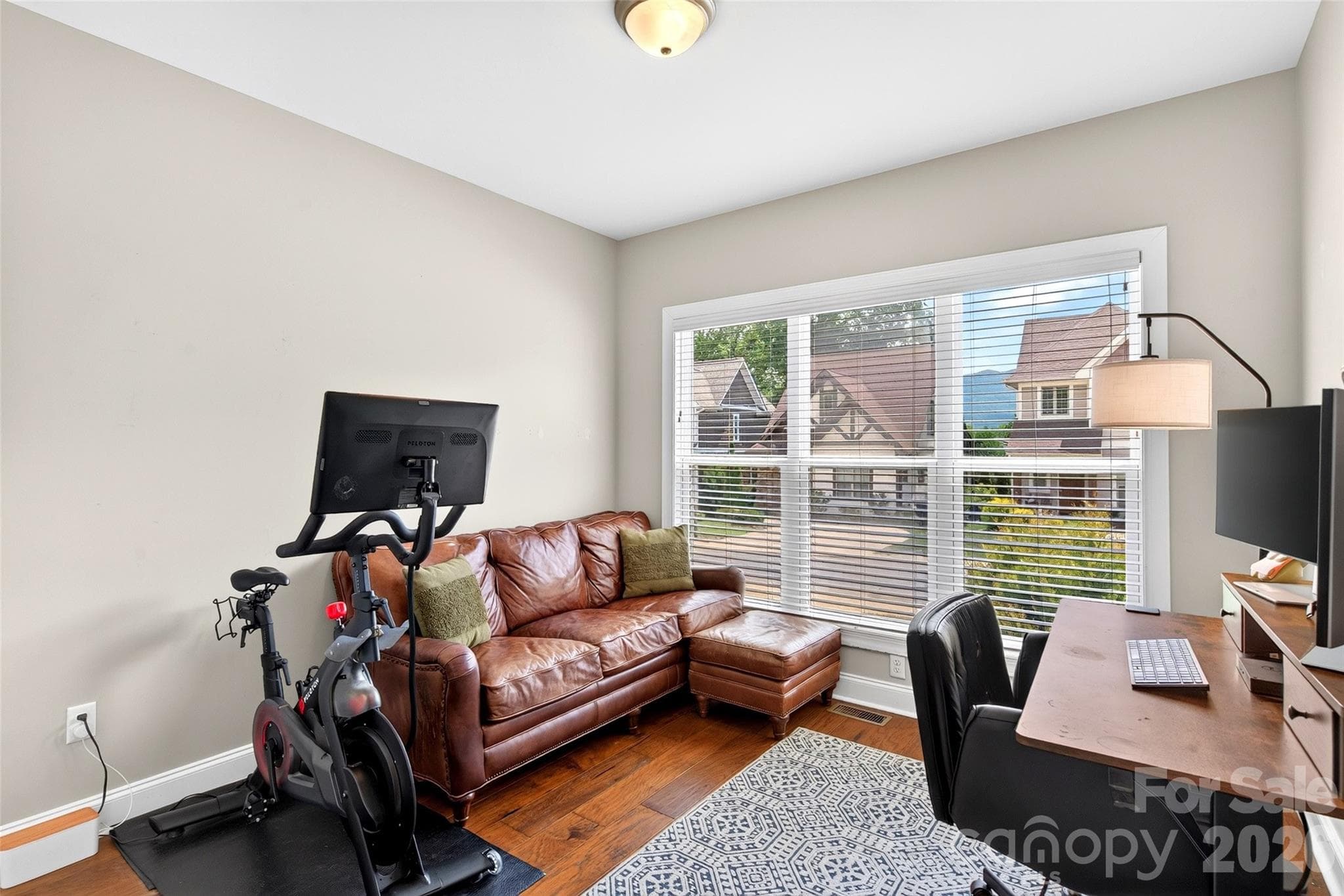 Single Family Residence at 22 Tudor Way, Black Mountain, photo 23 of 48