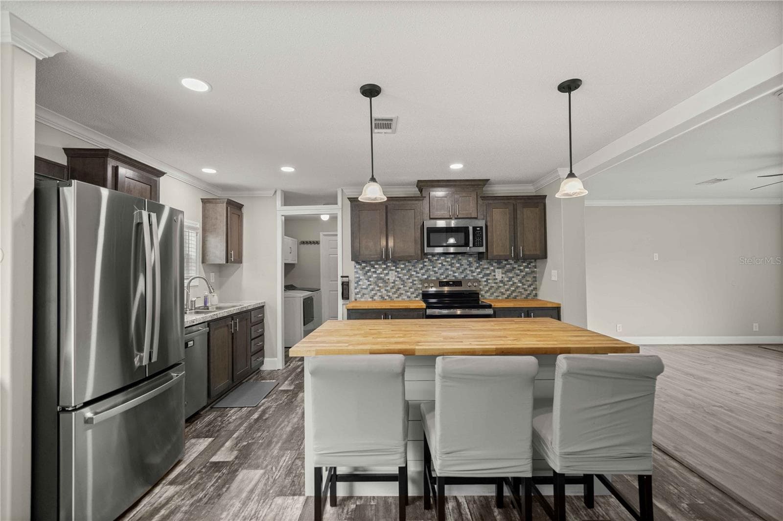 Manufactured Home at 122 SE 70TH CIR, OCALA, photo 6 of 33