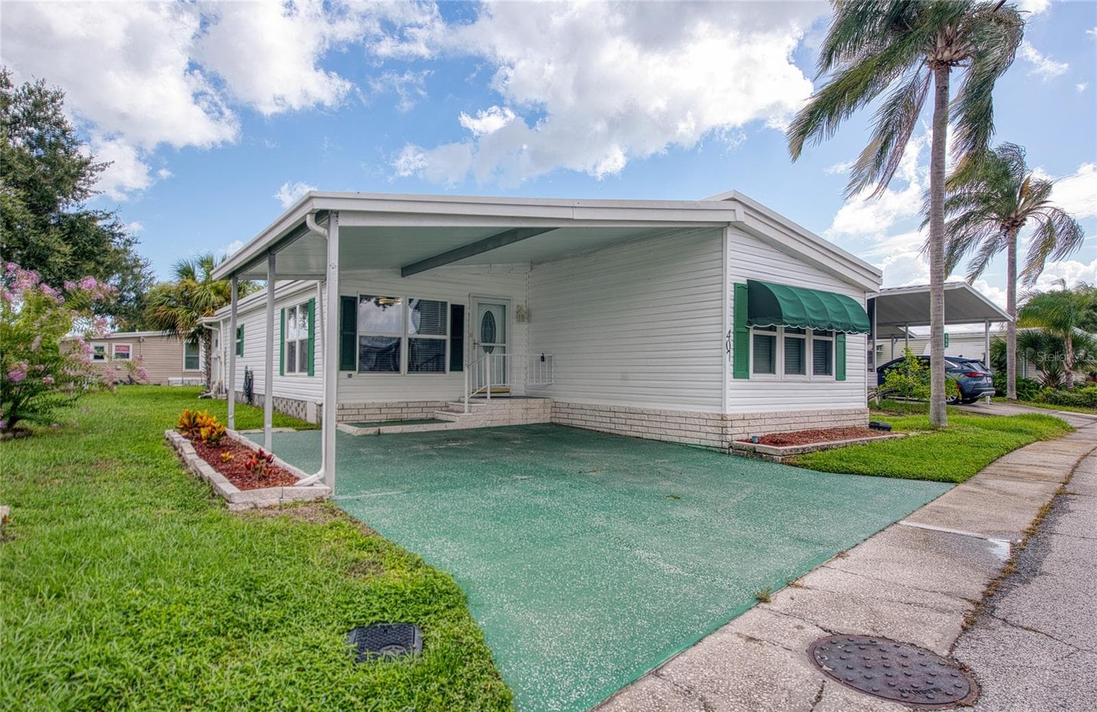 407 DOLPHIN DR S