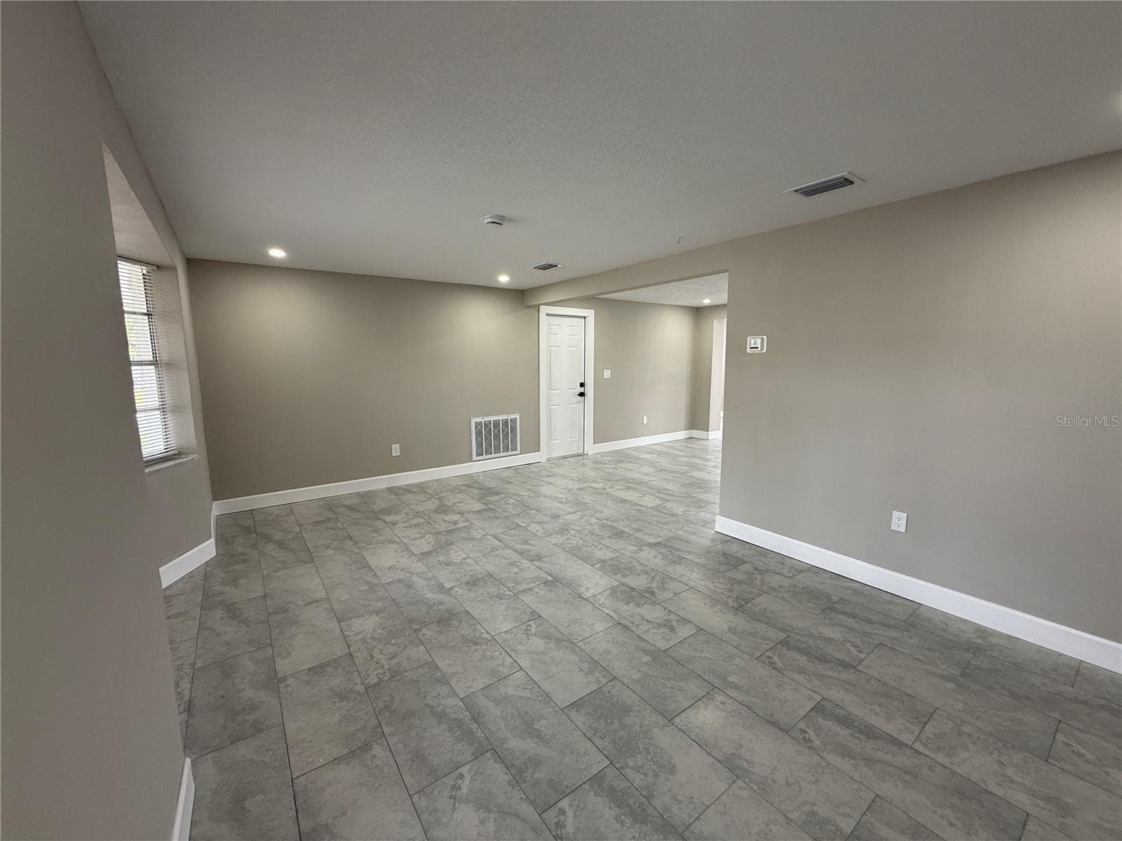 Single Family Residence at 3019 LLOYD DR, HOLIDAY, photo 6 of 16