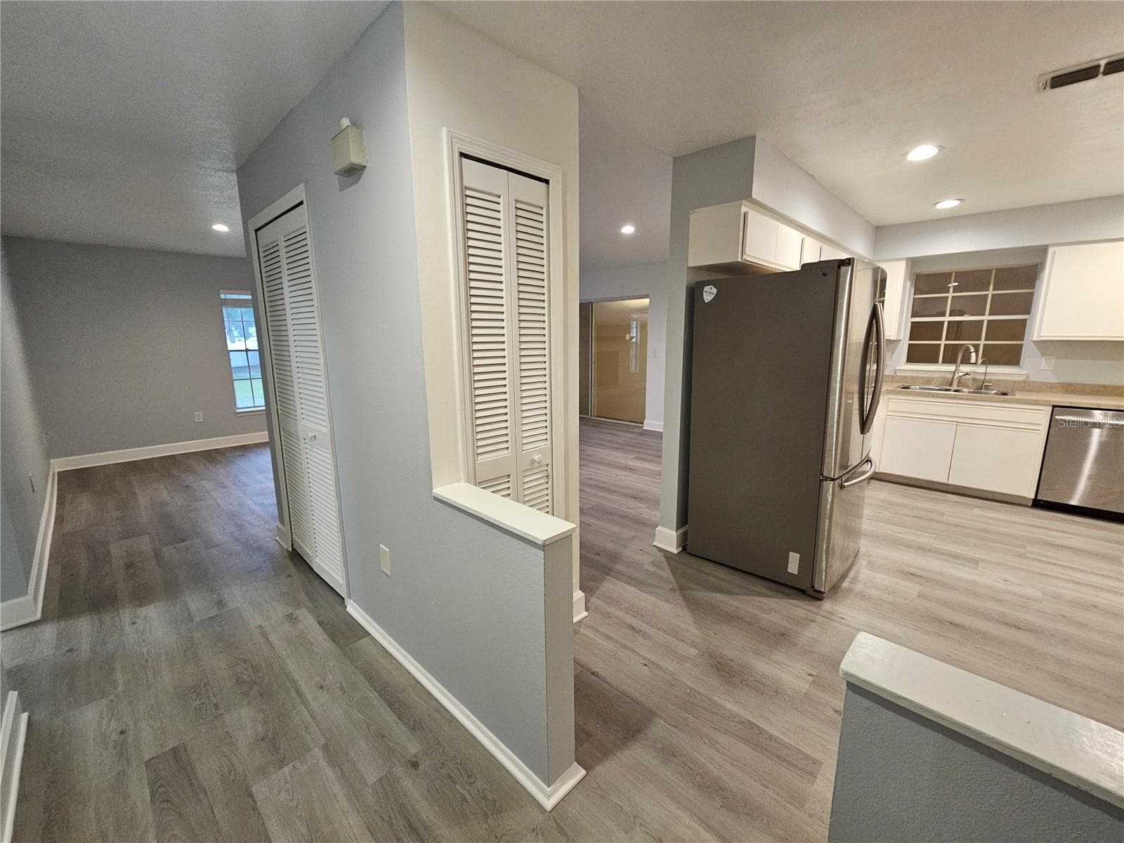 Single Family Residence at 22360 SOUTHSHORE DR, LAND O LAKES, photo 3 of 16