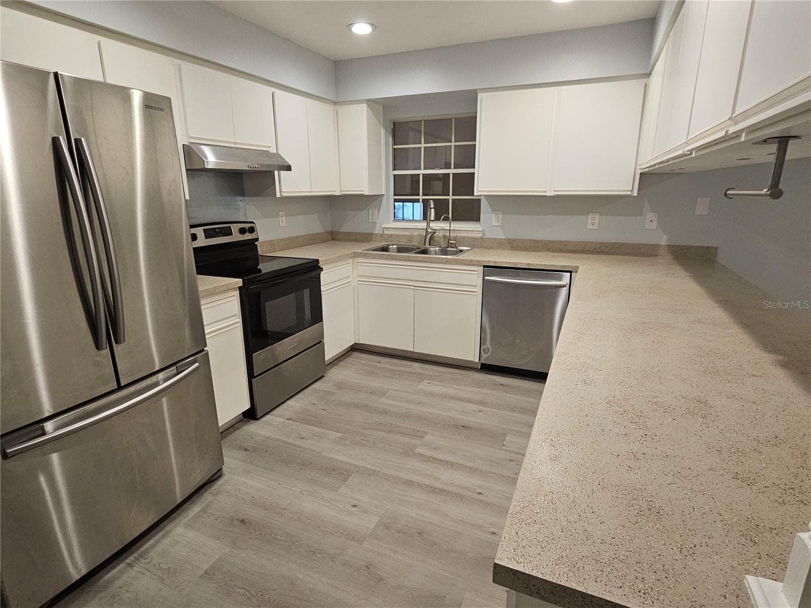 Single Family Residence at 22360 SOUTHSHORE DR, LAND O LAKES, photo 4 of 16