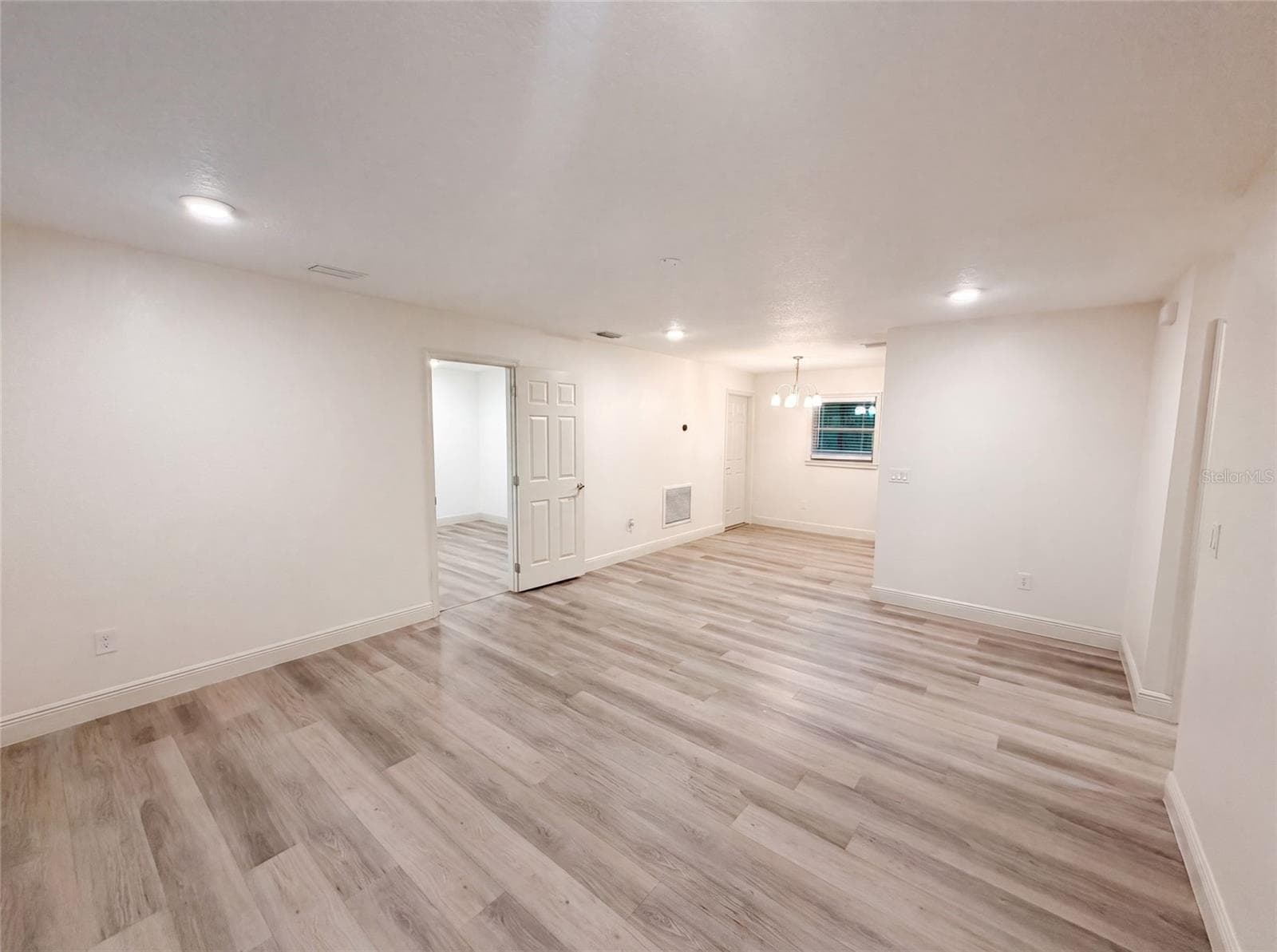 Single Family Residence at 3444 VALEVIEW DR, APOPKA, photo 6 of 25