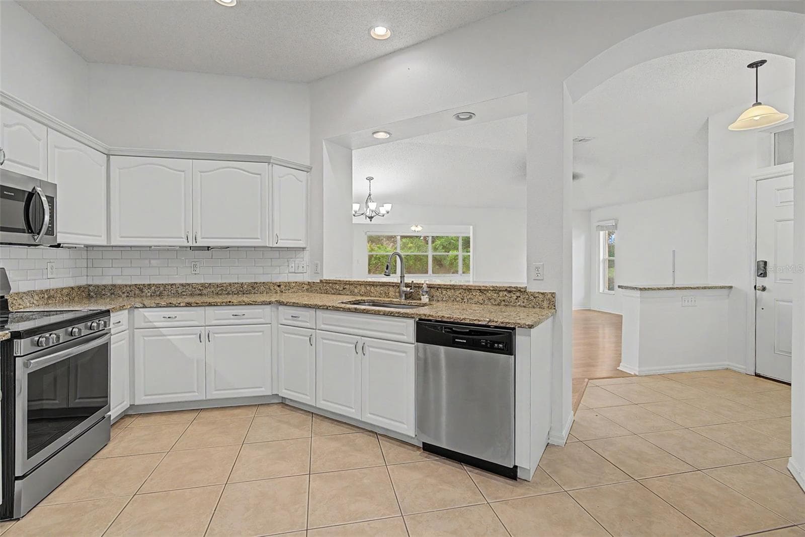Villa at 2241 WORTHINGTON GREENS DR, SUN CITY CENTER, photo 3 of 33
