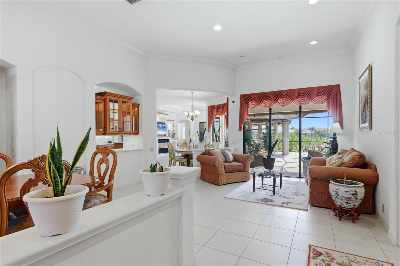 Living & Dining area - 815 TROPEZ LN, VENICE