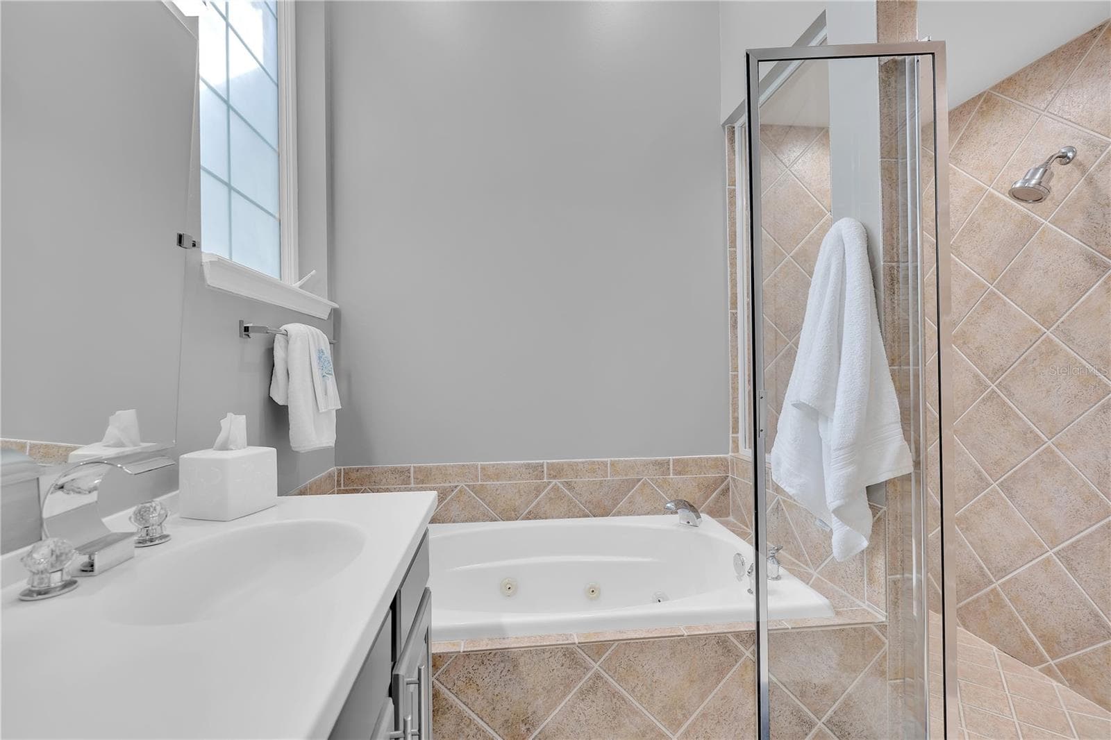 Villa at 1915 HARBOUR LINKS CIR #6, LONGBOAT KEY, photo 24 of 45