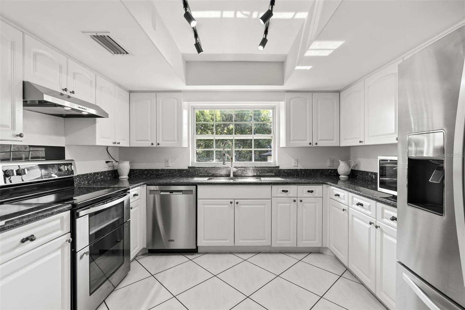 Single Family Residence at 2080 GOLDWATER CT, MAITLAND, photo 9 of 40