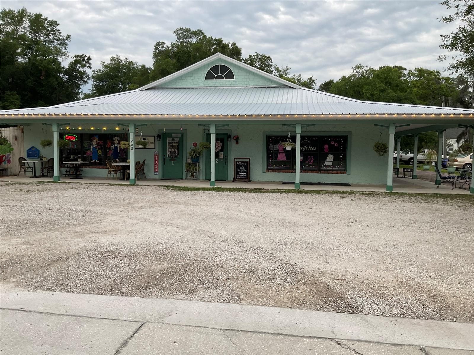 360 S LAKEVIEW DR