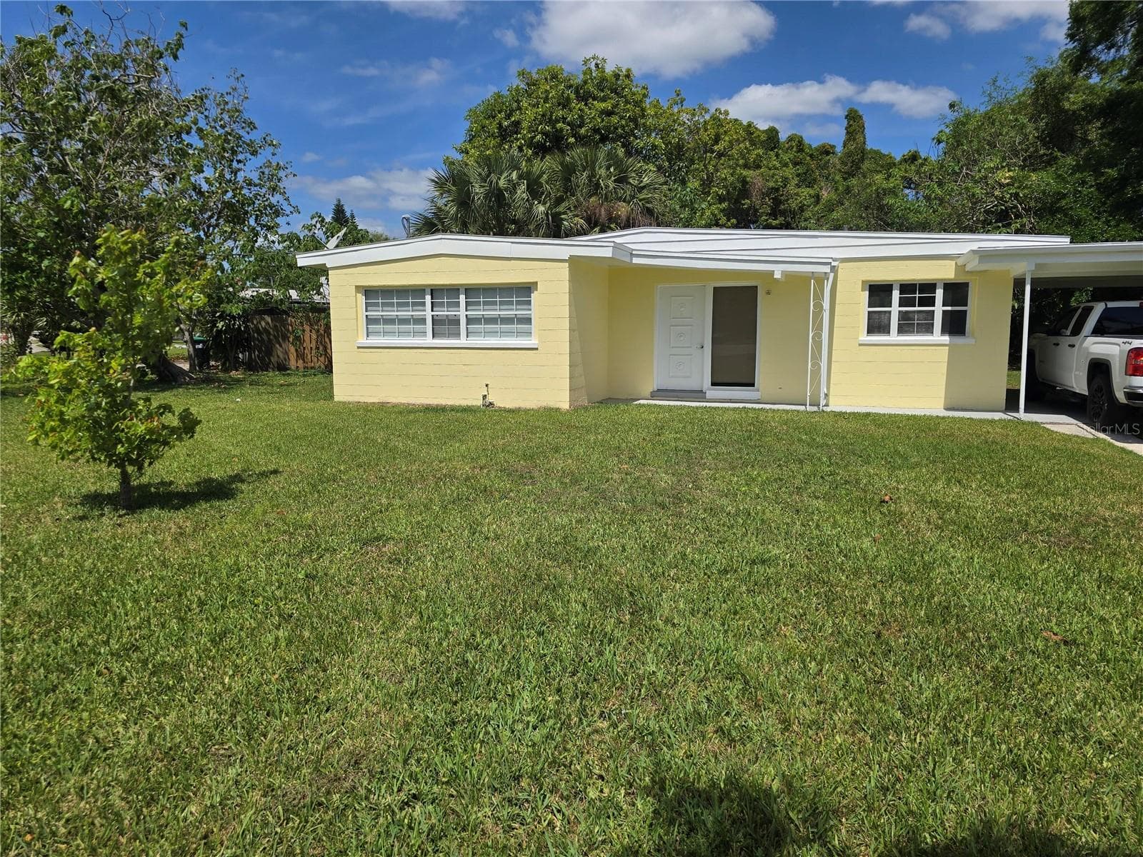 5825 YUCATAN DR
