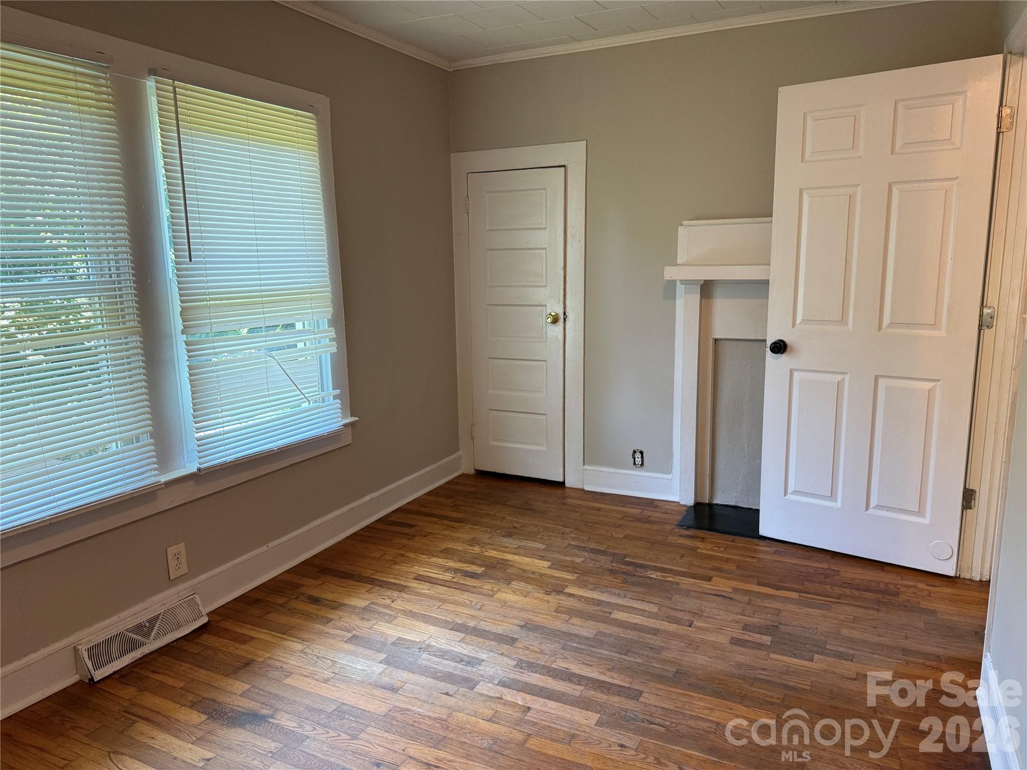 Single Family Residence at 514 S Avon Street, Gastonia, photo 10 of 13