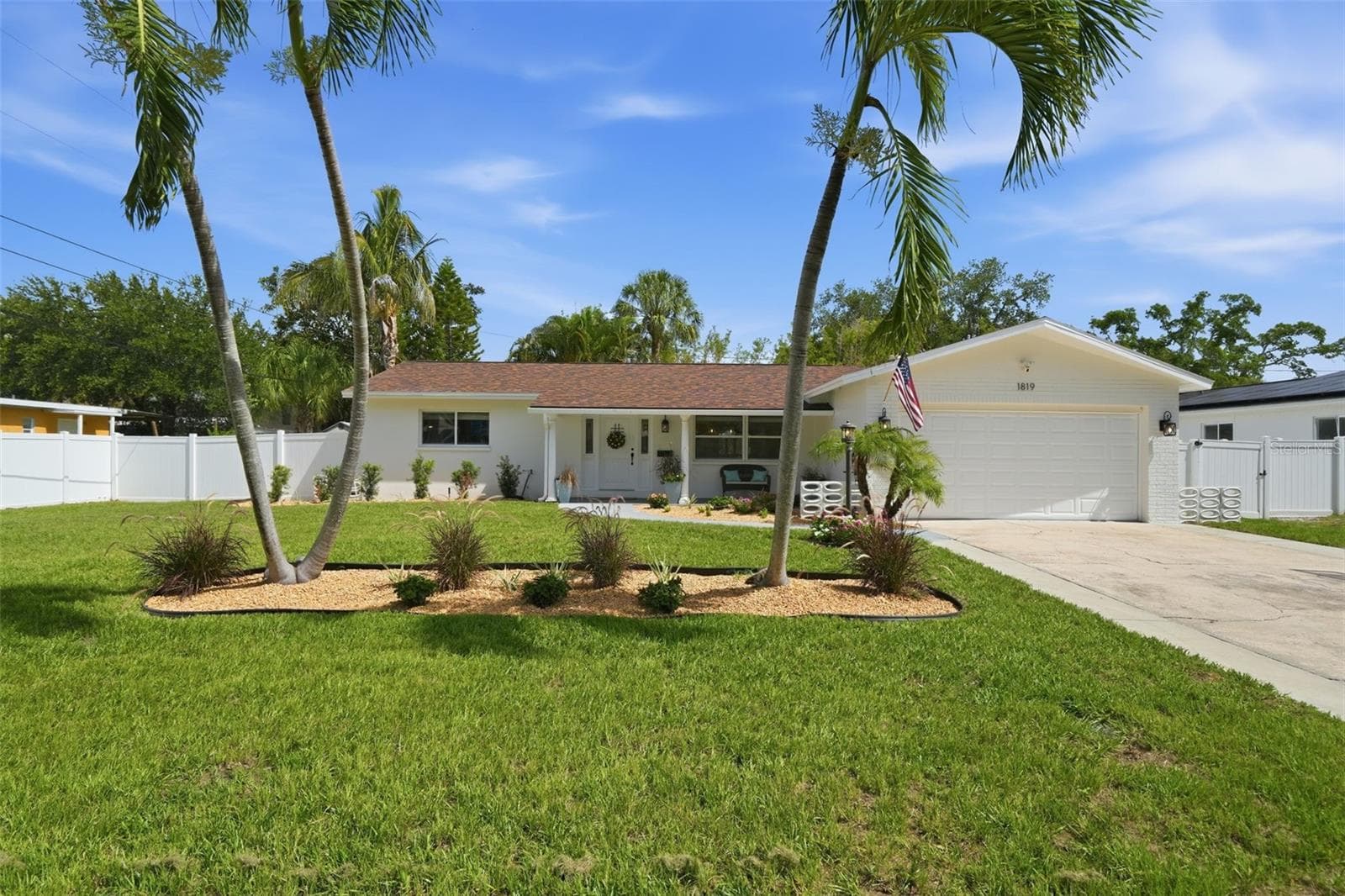 Single Family Residence at 1819 MARYLAND AVE NE, ST PETERSBURG, photo 2 of 29