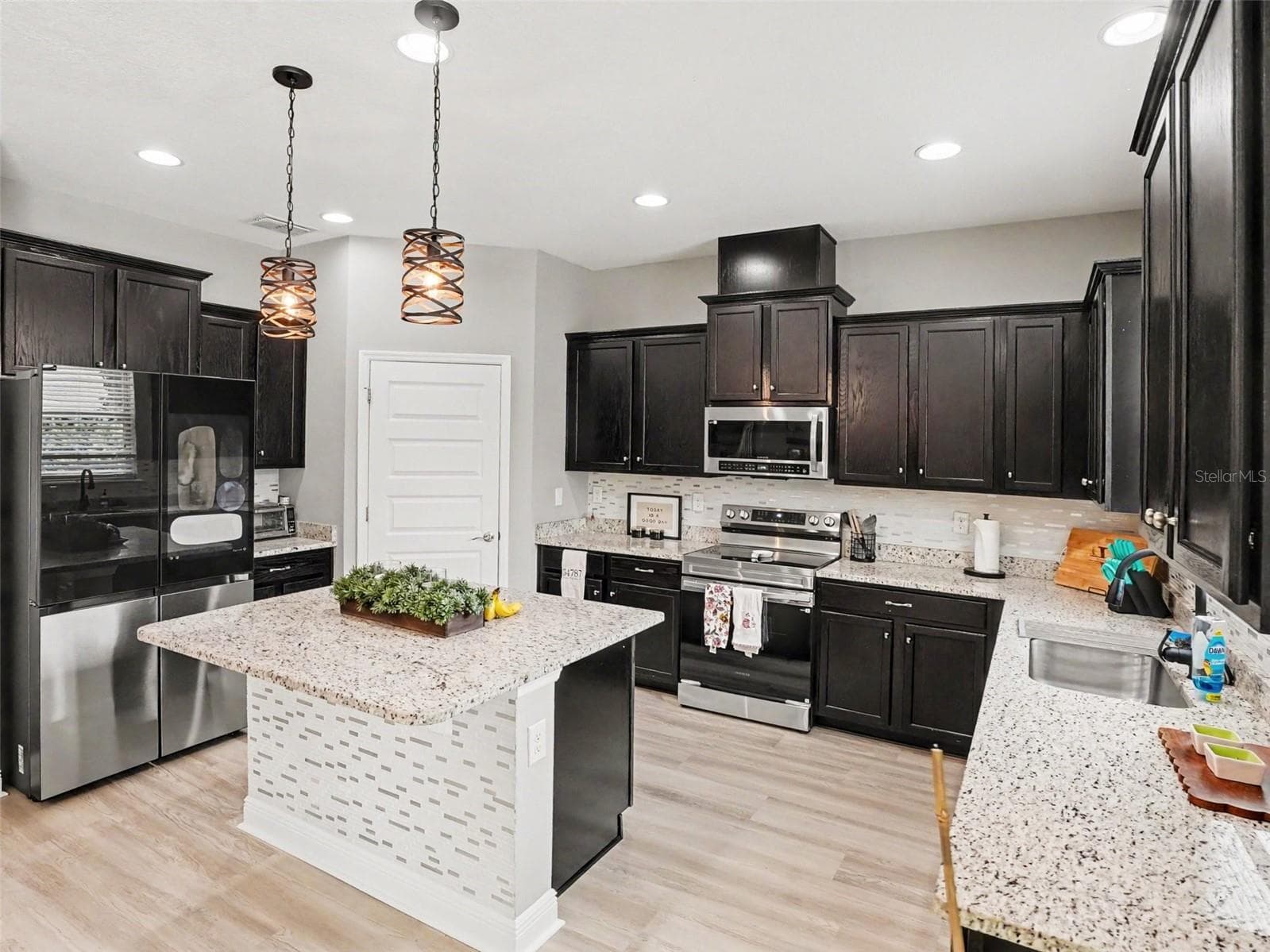 Single Family Residence at 9572 WATERWAY PASSAGE DR, WINTER GARDEN, photo 12 of 45