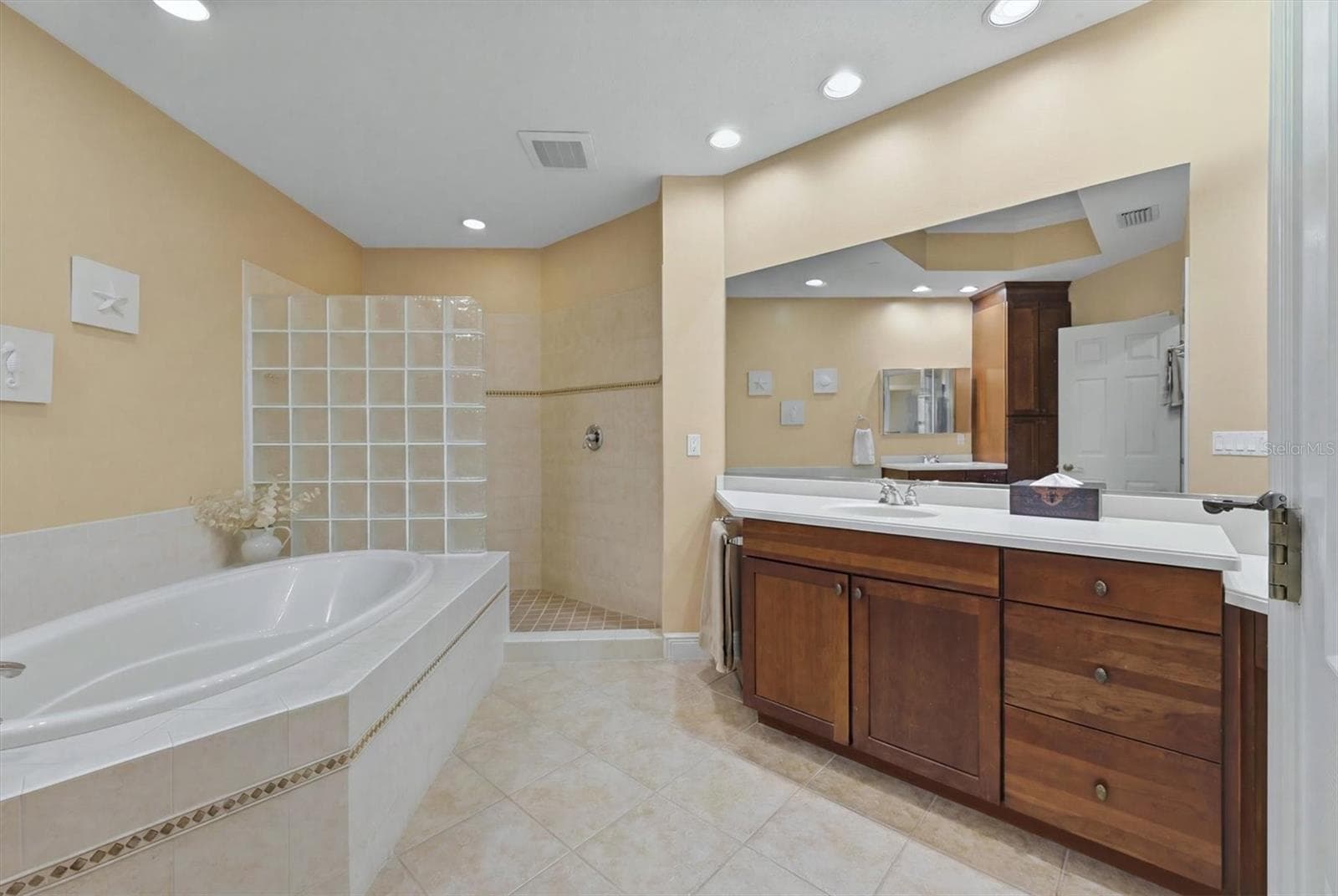 Condominium at 6474 WATERCREST WAY #403, LAKEWOOD RANCH, photo 21 of 47