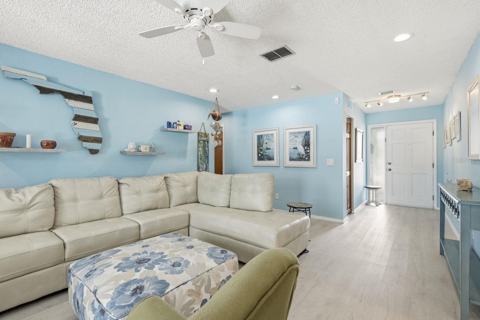 Single Family Residence at 3047 CASCADE DR, CLEARWATER, photo 16 of 57