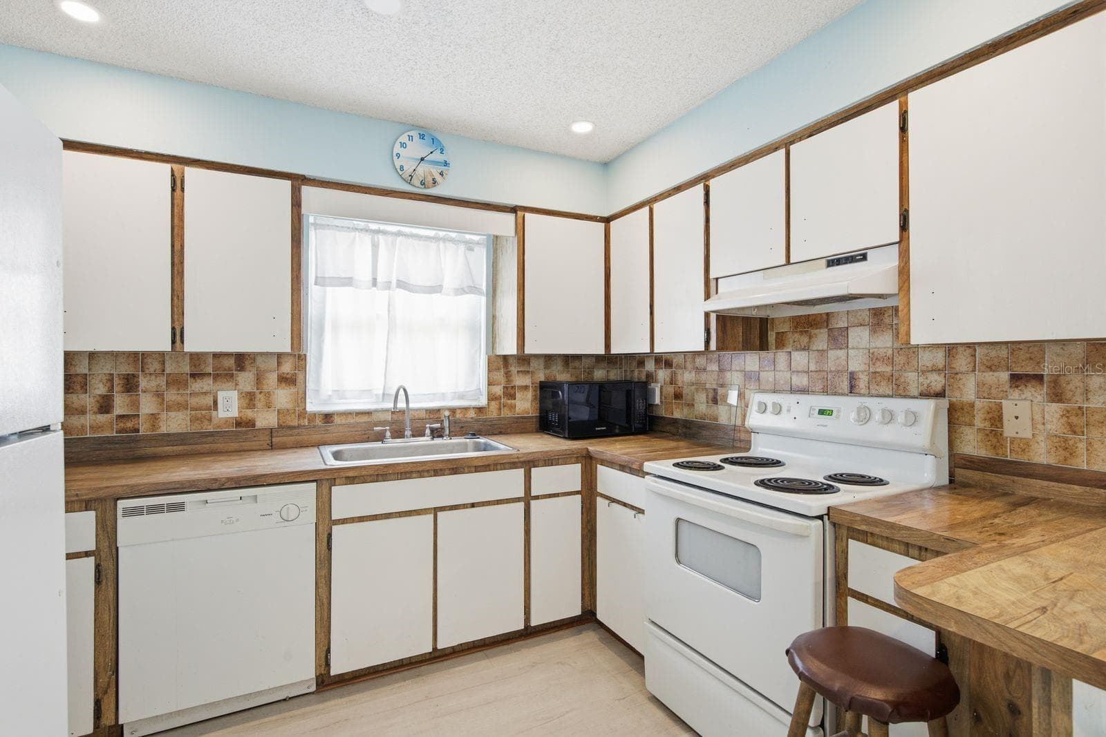 Single Family Residence at 3047 CASCADE DR, CLEARWATER, photo 20 of 57