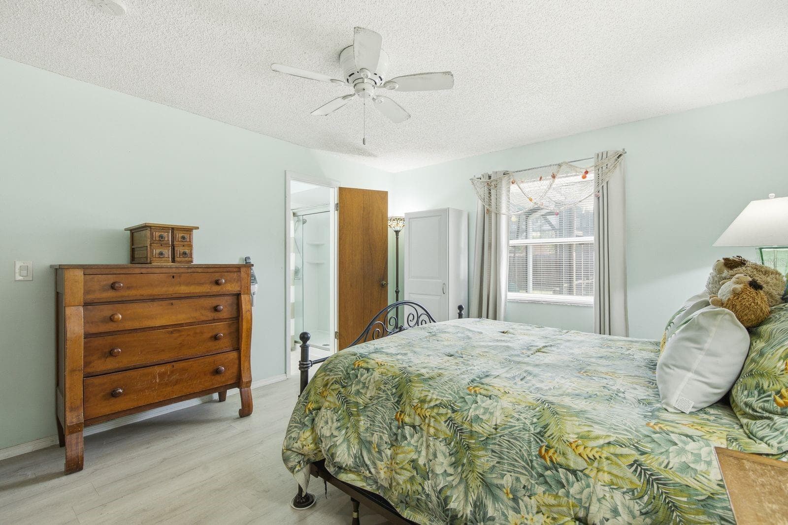 Single Family Residence at 3047 CASCADE DR, CLEARWATER, photo 27 of 57