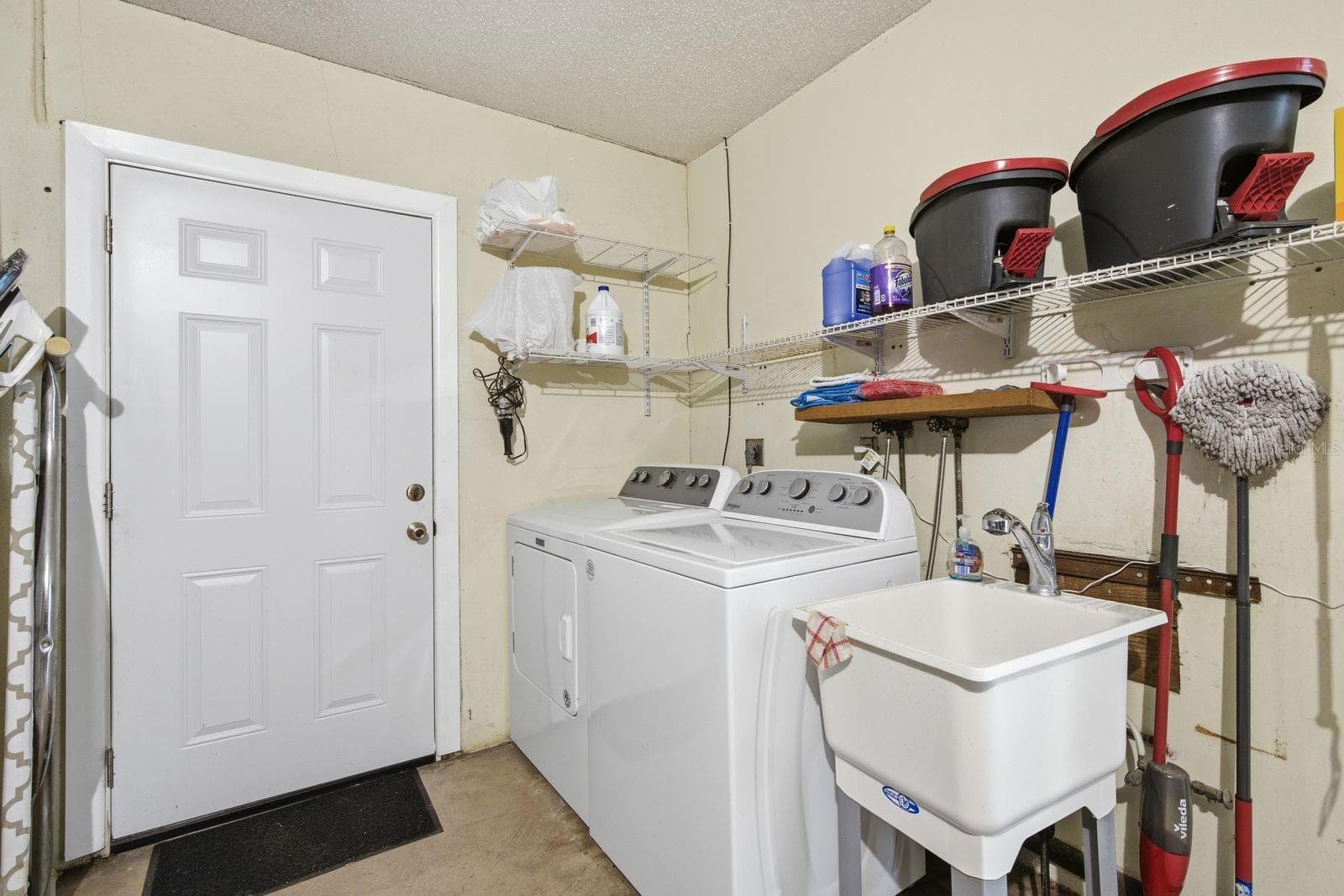 Single Family Residence at 3047 CASCADE DR, CLEARWATER, photo 37 of 57