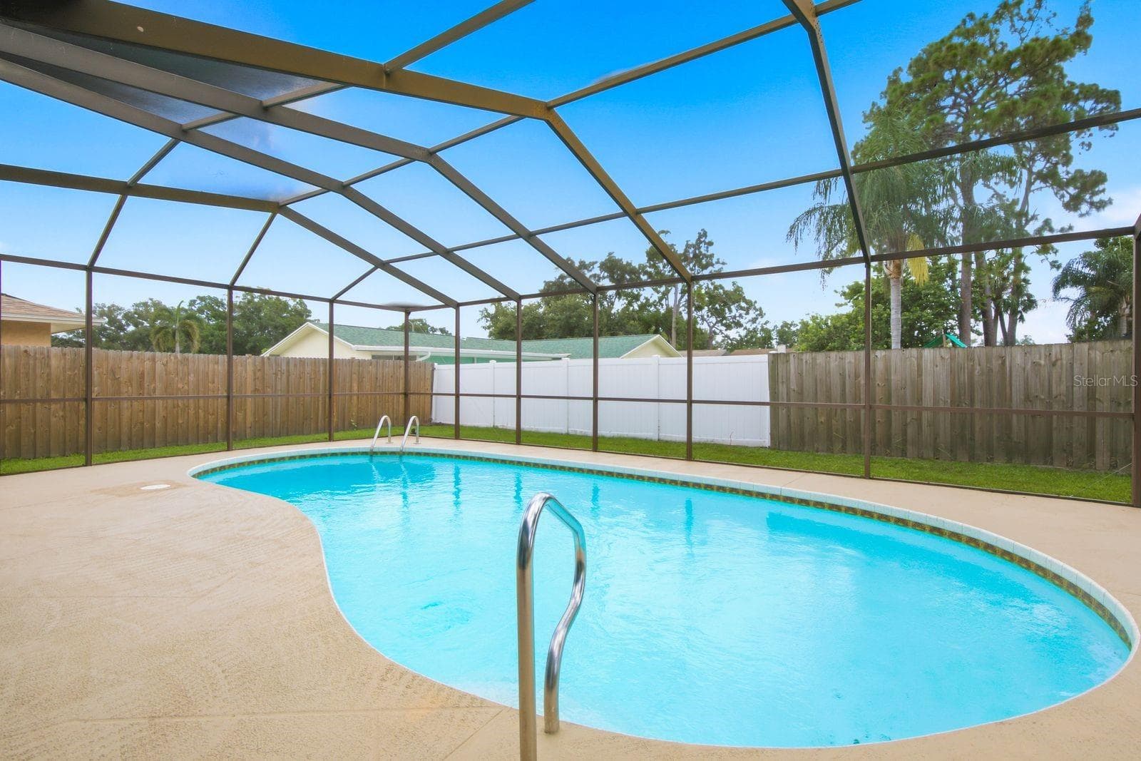 Single Family Residence at 3047 CASCADE DR, CLEARWATER, photo 41 of 57