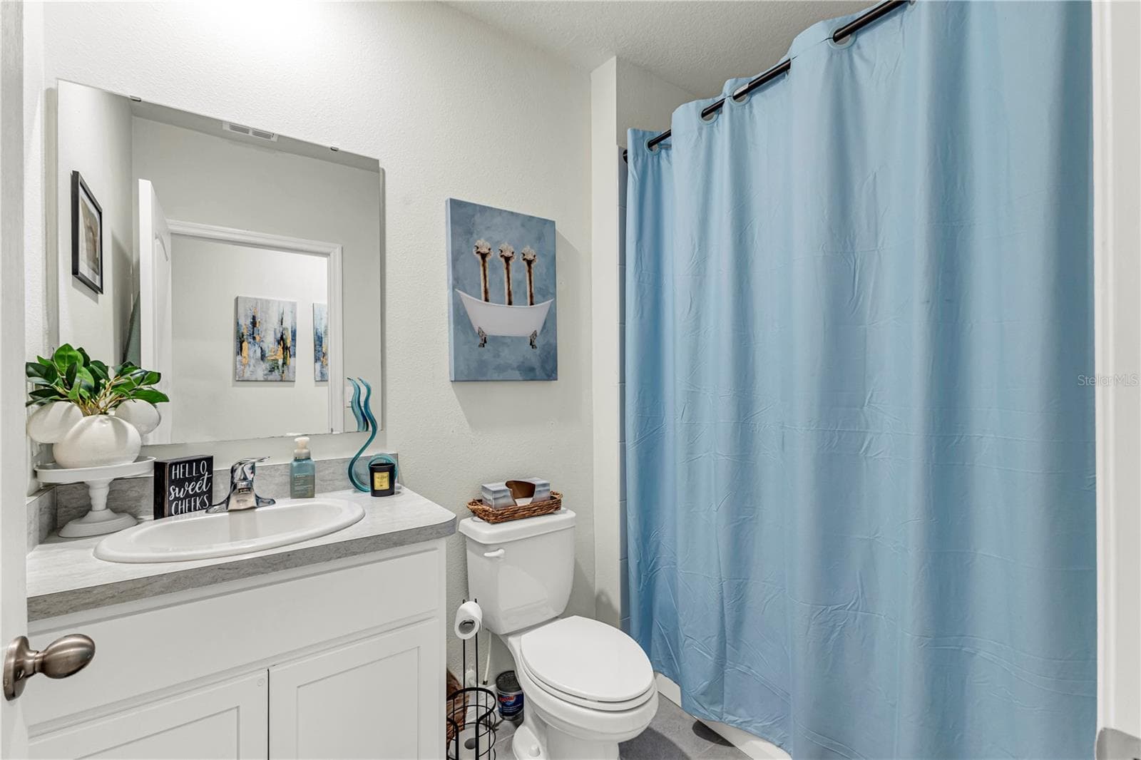 Guest Bathroom - 345 PELHAM PARK DR, DELAND